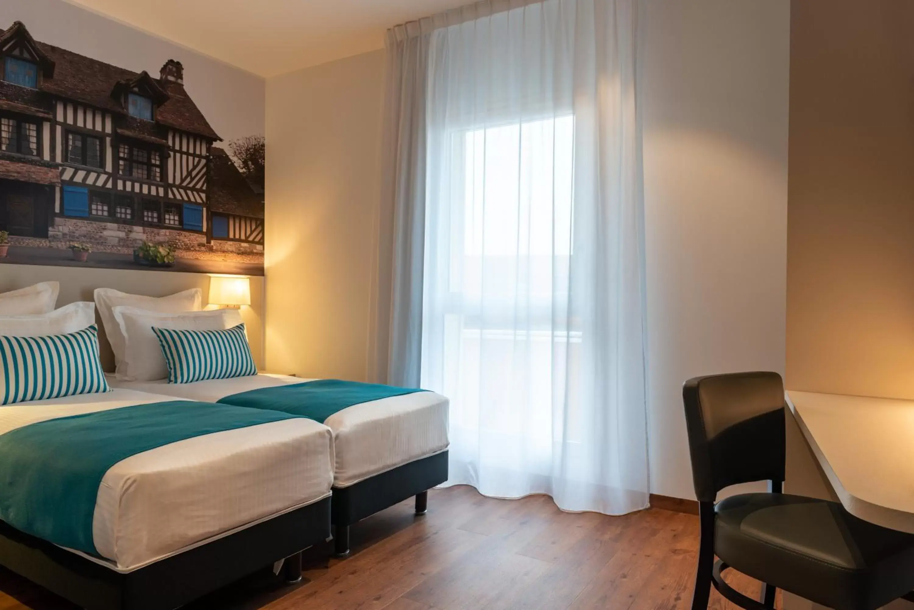 Twin Room in The Originals City, Hôtel Acadine, Pont-Audemer Twin Room in The Originals City, Hôtel Acadine, Pont-Audemer