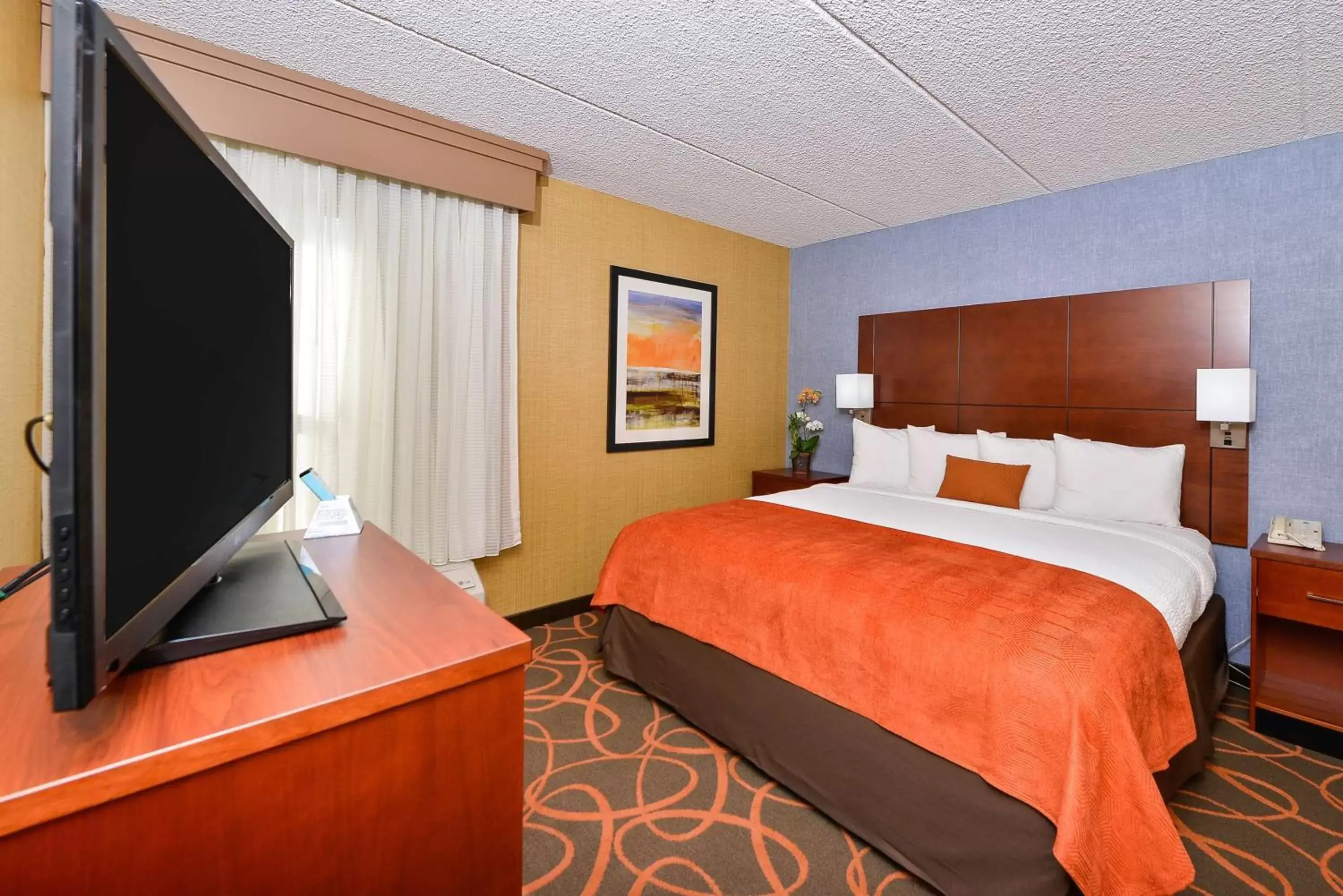 Bedroom in Best Western Plus Fresno Airport Hotel