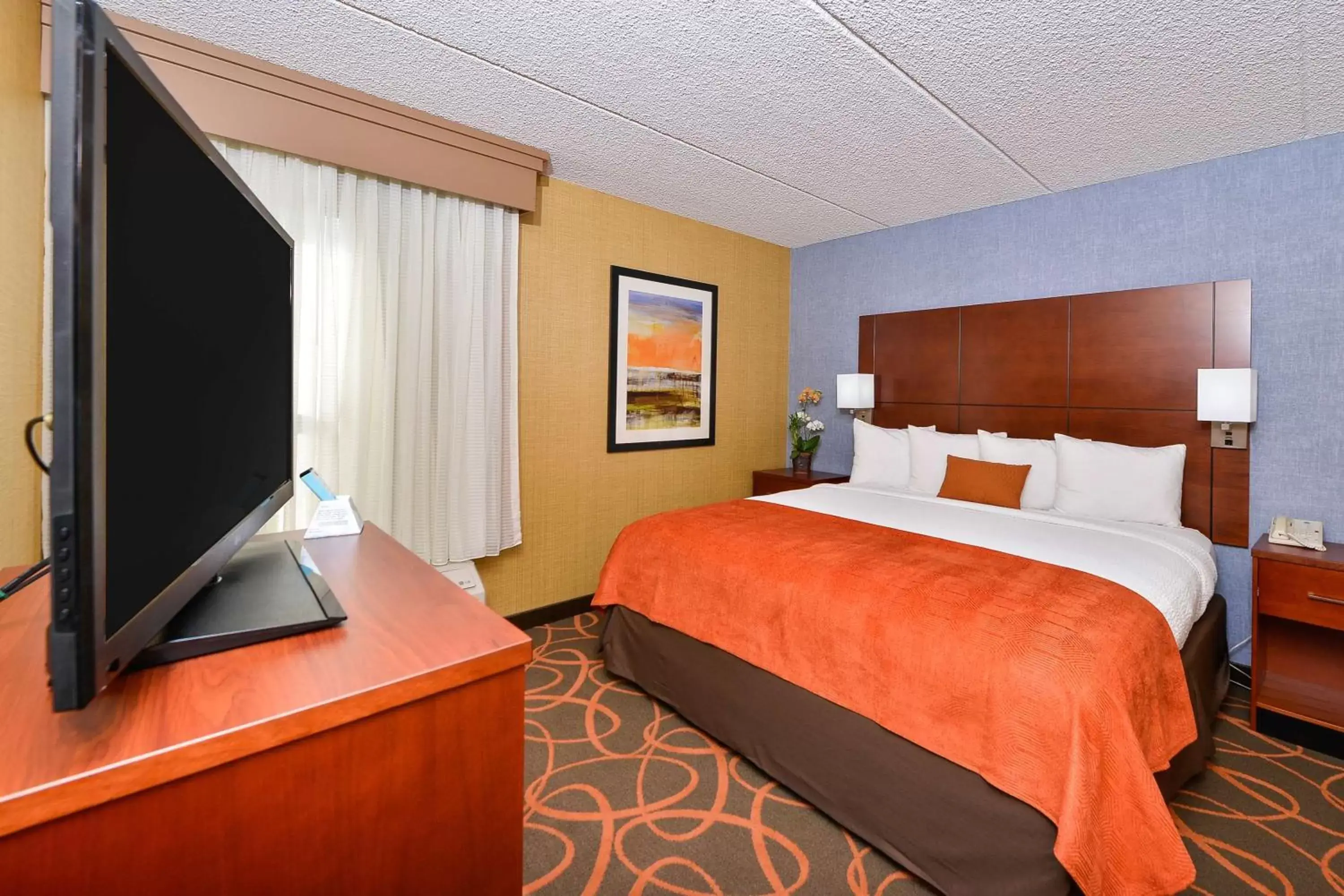 King Room with Roll-In Shower - Mobility Access/Non-Smoking in Best Western Plus Fresno Airport Hotel King Room with Roll-In Shower - Mobility Access/Non-Smoking in Best Western Plus Fresno Airport Hotel
