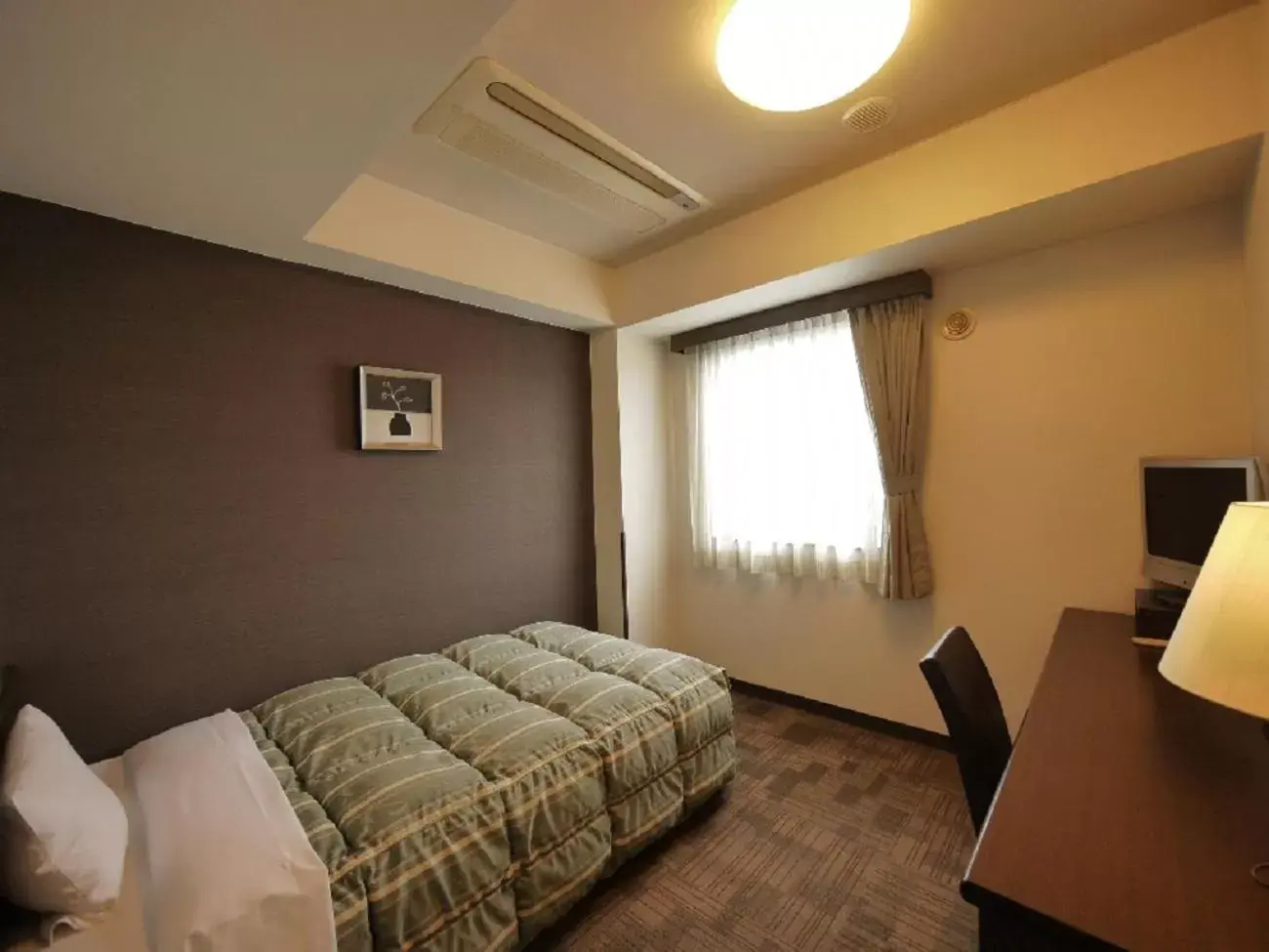 Bed in Hotel Route-Inn Iida
