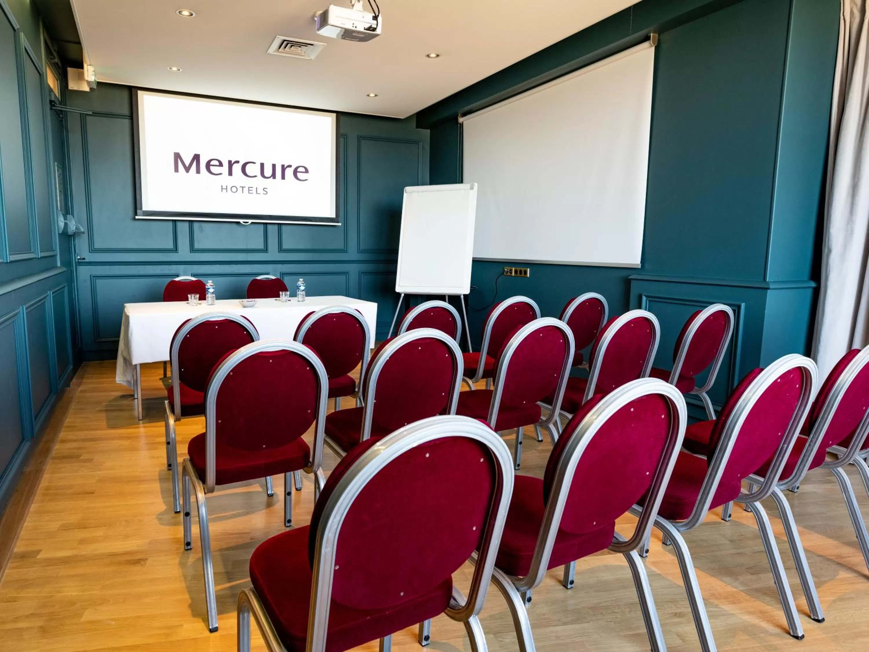 Meeting/conference room in Hotel Mercure Roscoff Bord De Mer