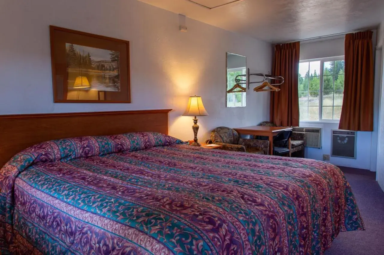 Photo of the whole room, Bed in Swiss Holiday Lodge