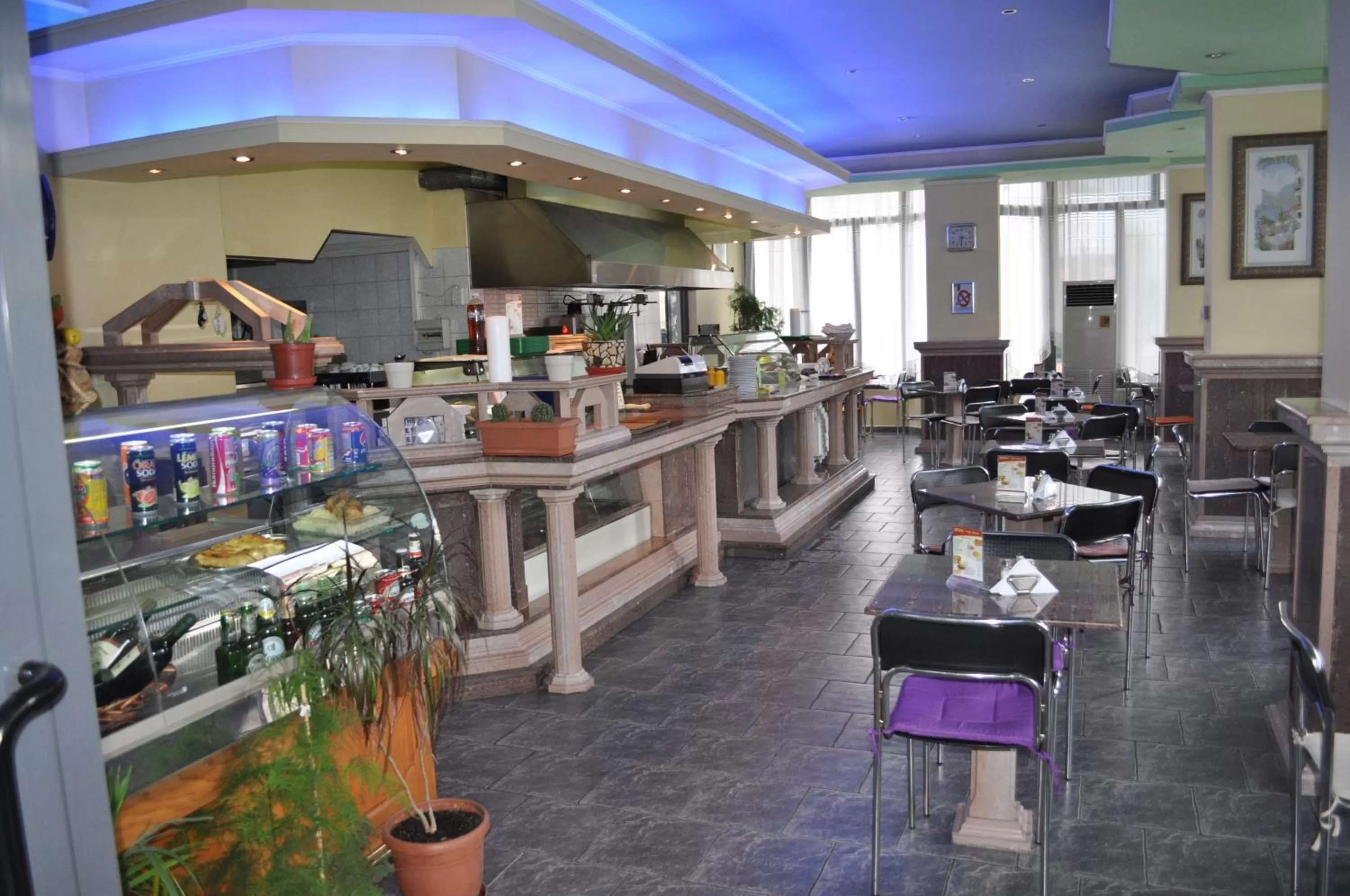 Restaurant/places to eat in Hotel The First