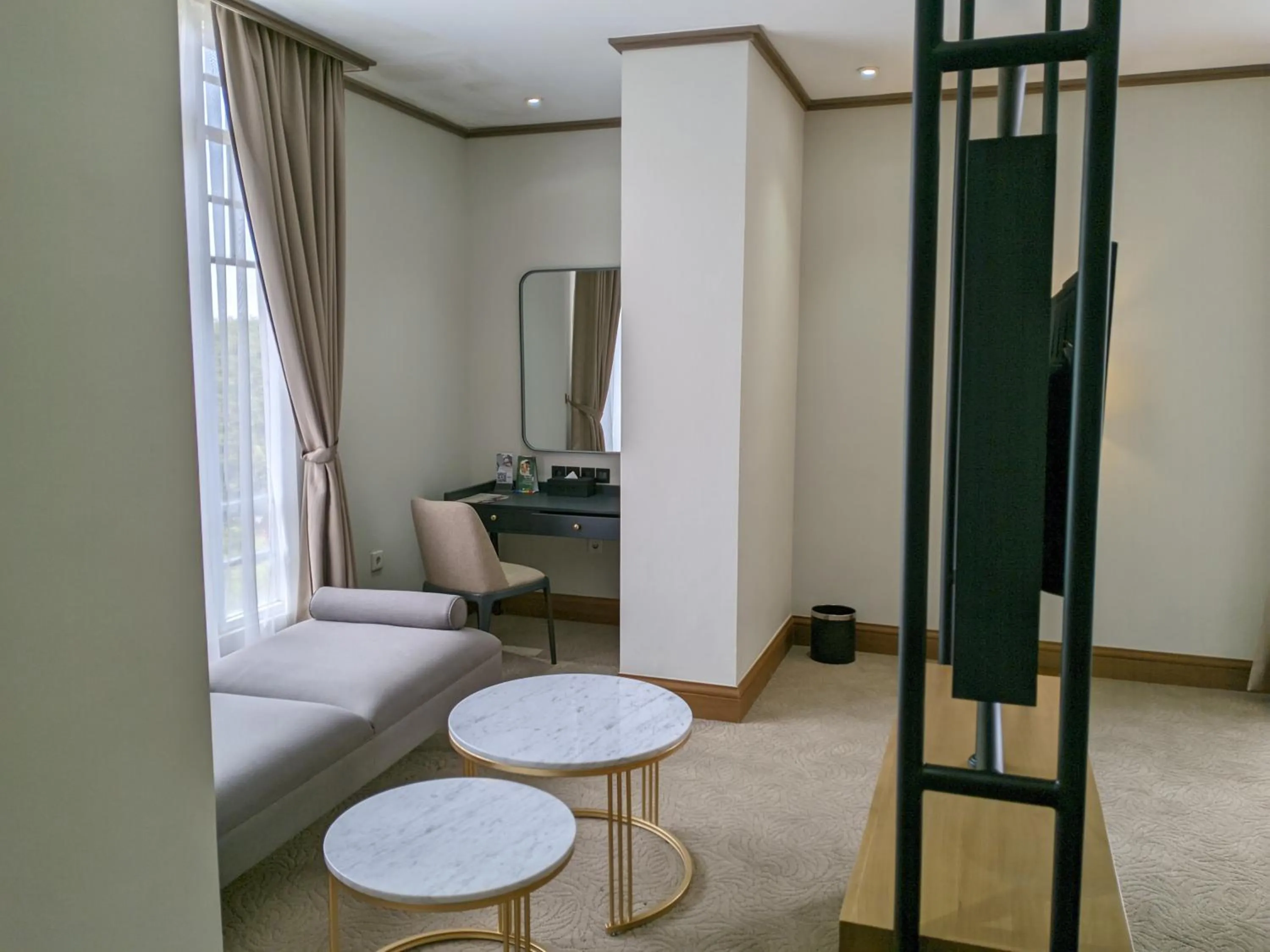 Living room in Hotel Dafam Semarang