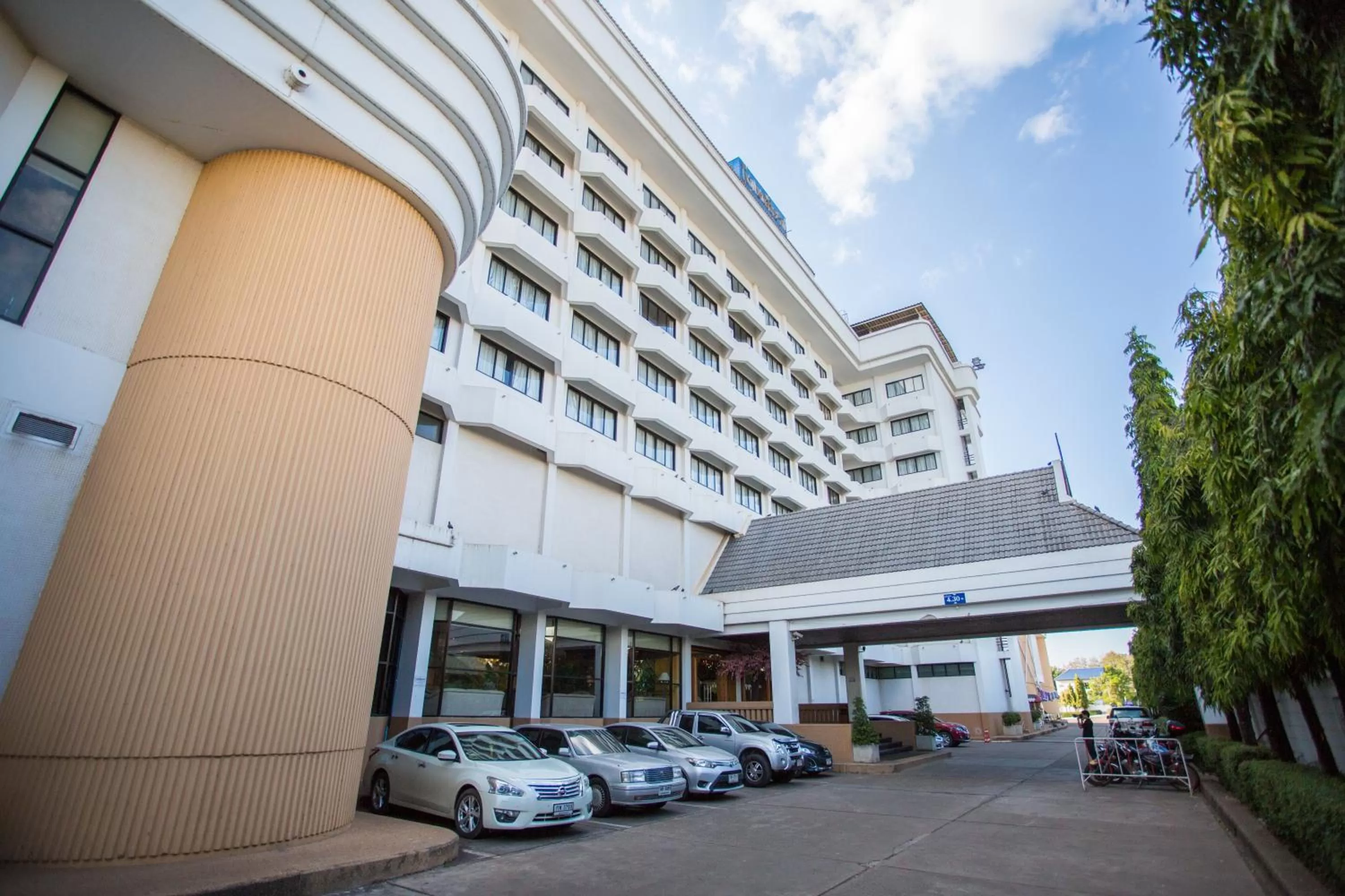 Area and facilities in Seeharaj Hotel