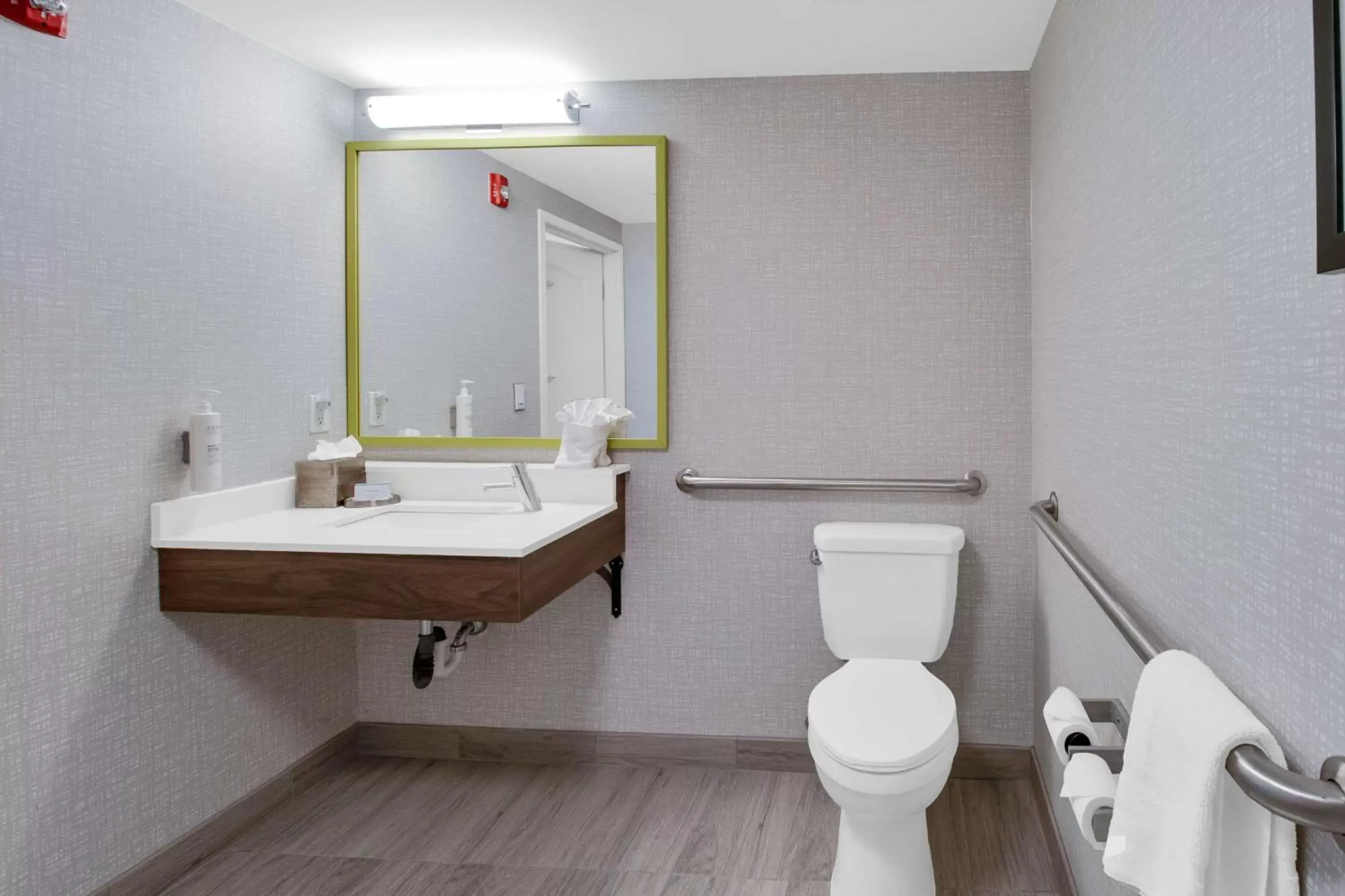 Bathroom in Hampton Inn & Suites Sarasota / Bradenton - Airport
