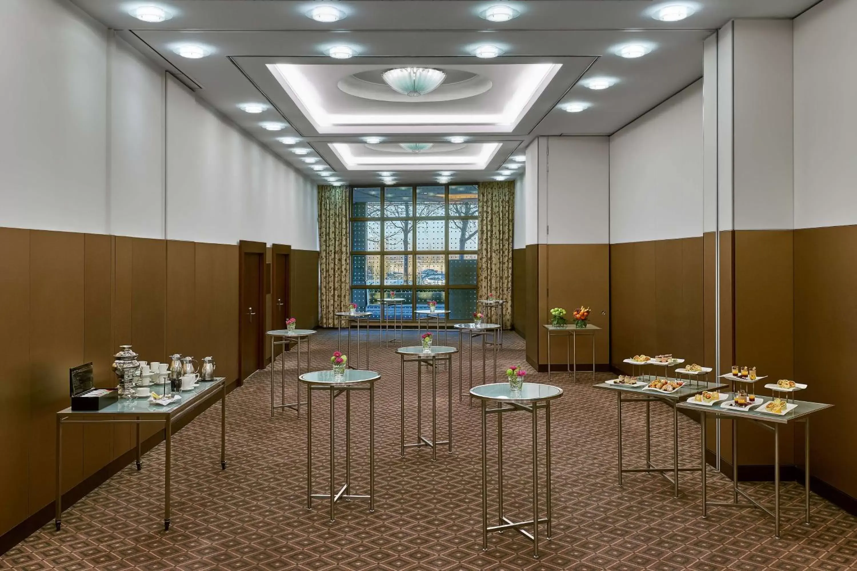 Meeting/conference room, Restaurant/Places to Eat in Hilton Munich Airport