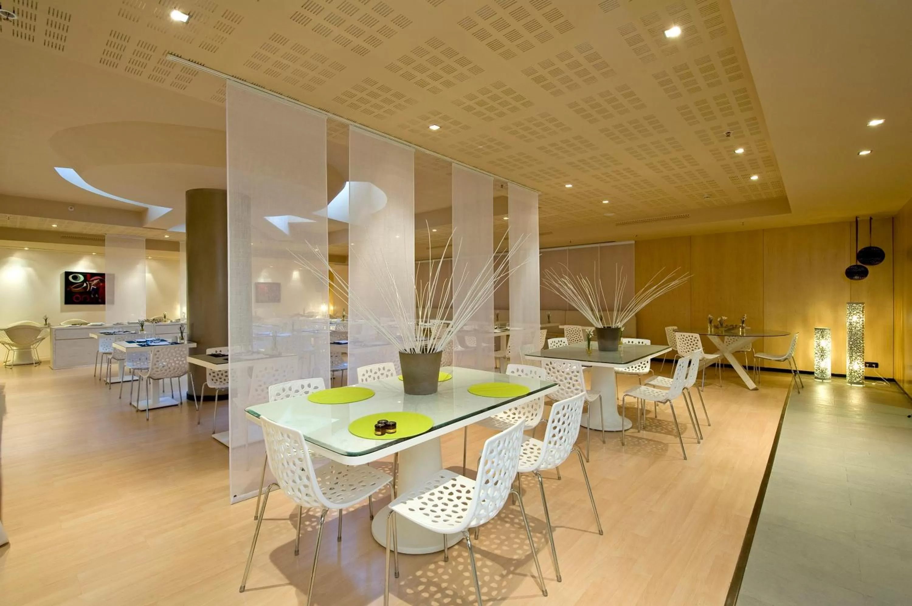 Restaurant/places to eat in Hotel Badalona Tower