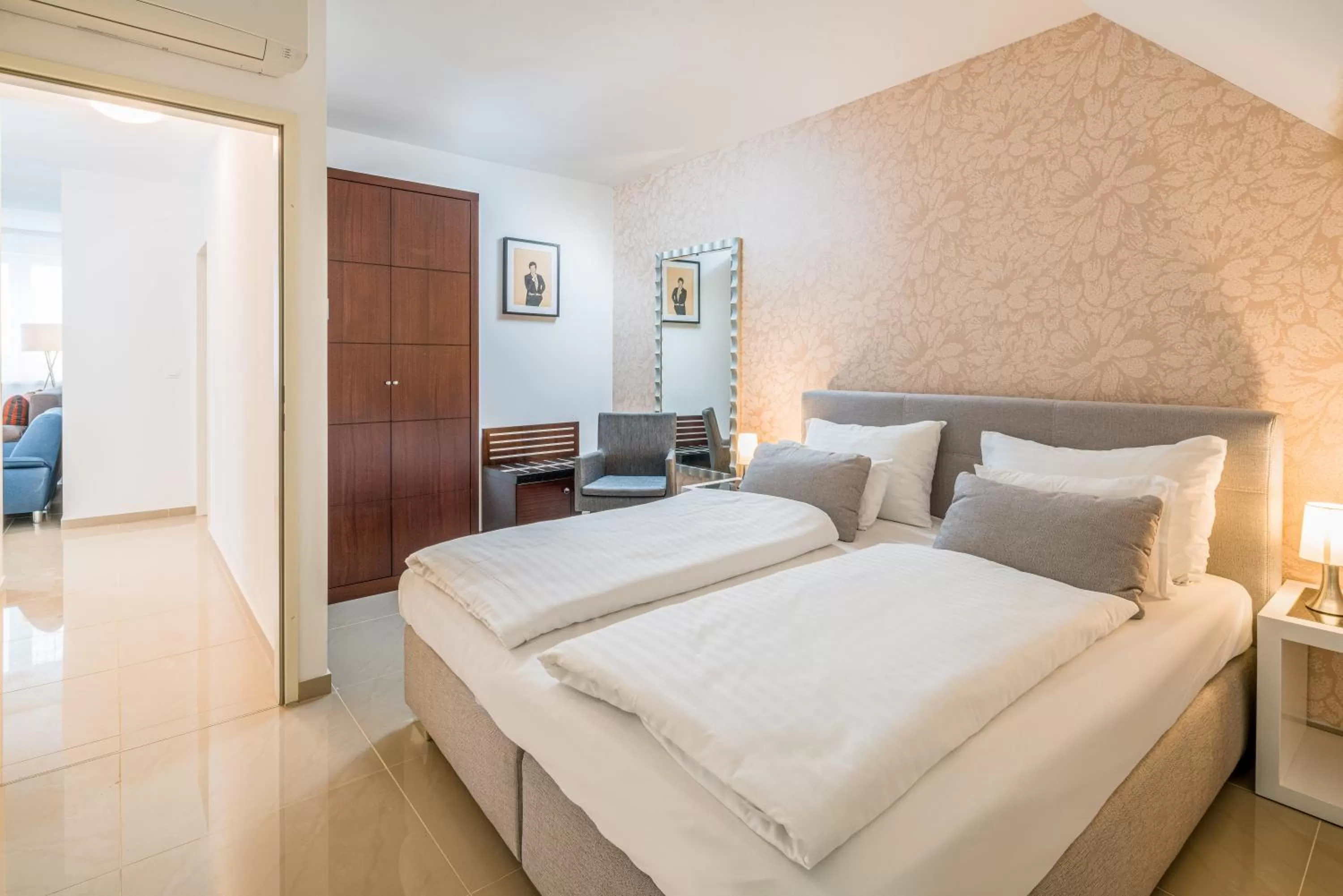 Bedroom, Bed in Best Western Plus Celebrity Suites