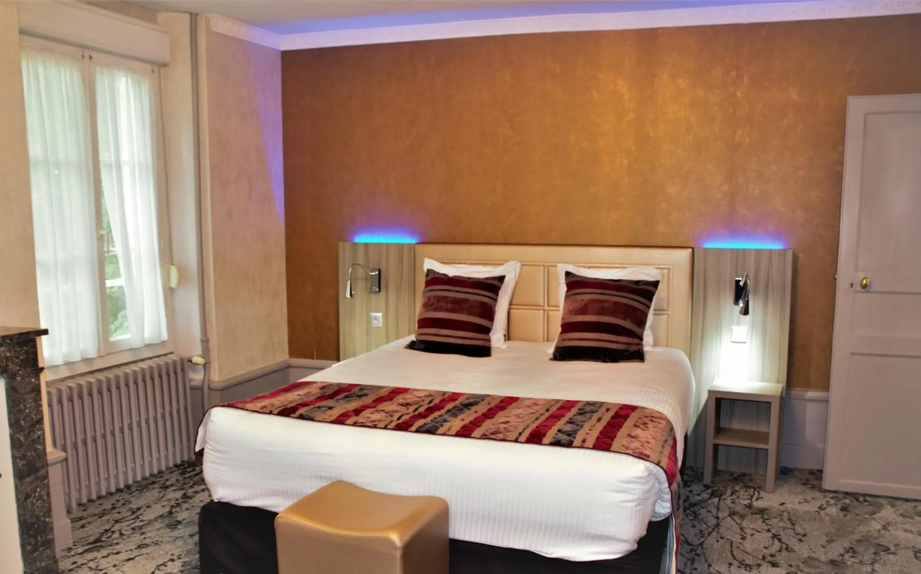 Bedroom, Bed in The Originals City, Archotel, Sens (Inter-Hotel)