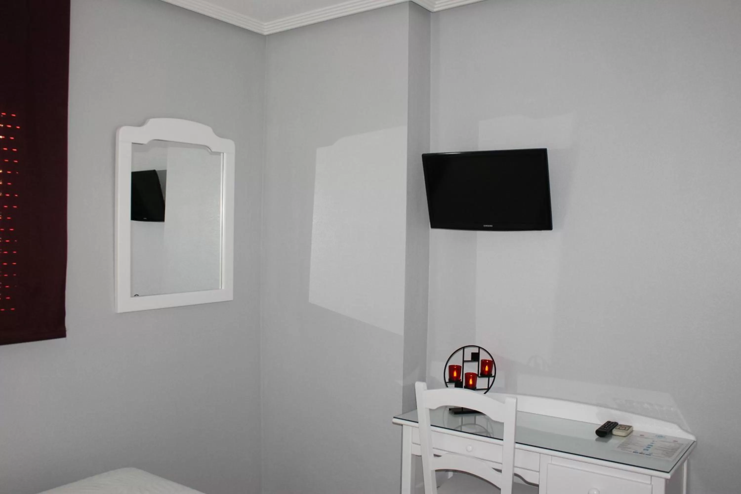 TV and multimedia in Hotel Los Palacios