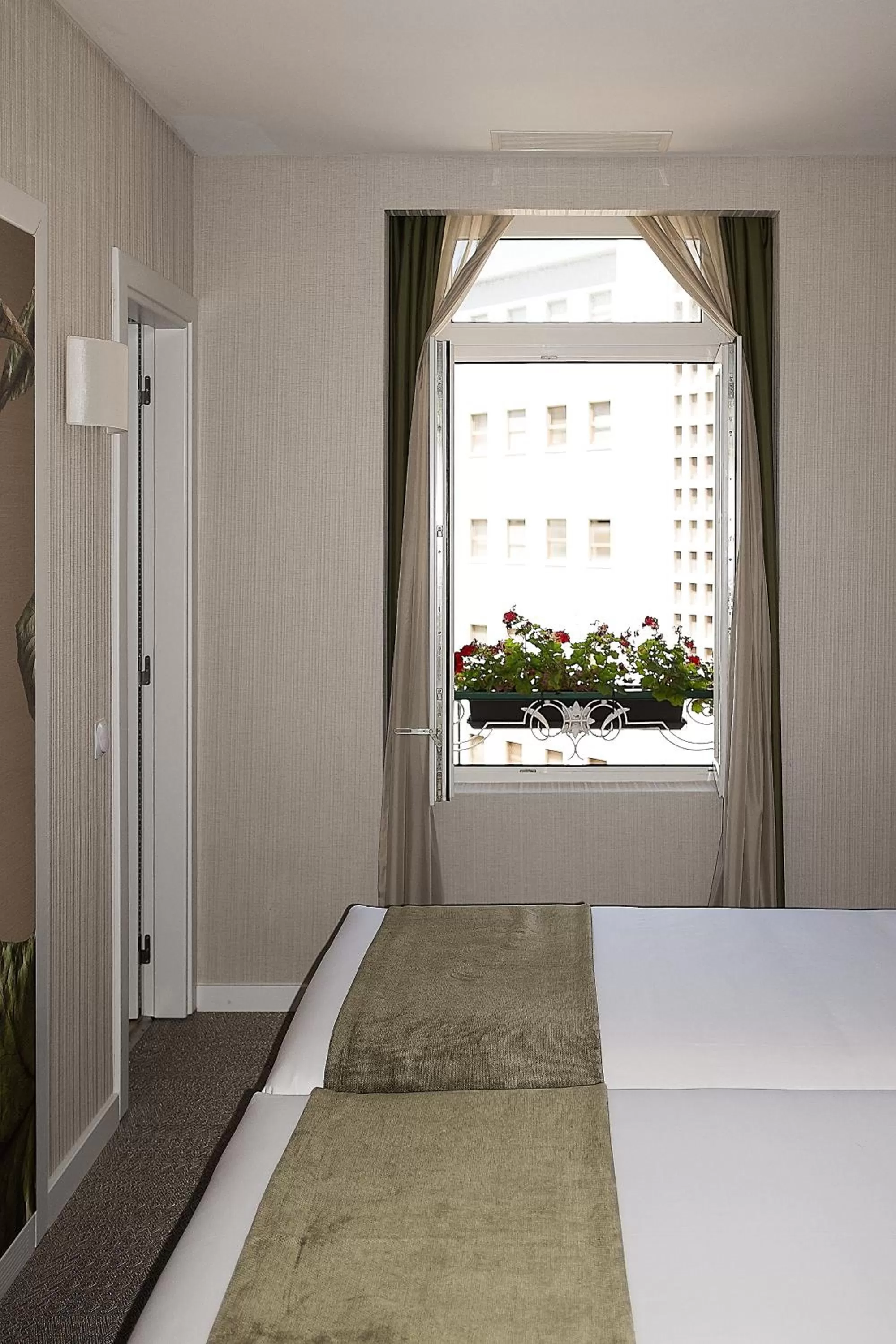 Bedroom, Bed in The Leaf Boutique Hotel Lisbon - Adults Only