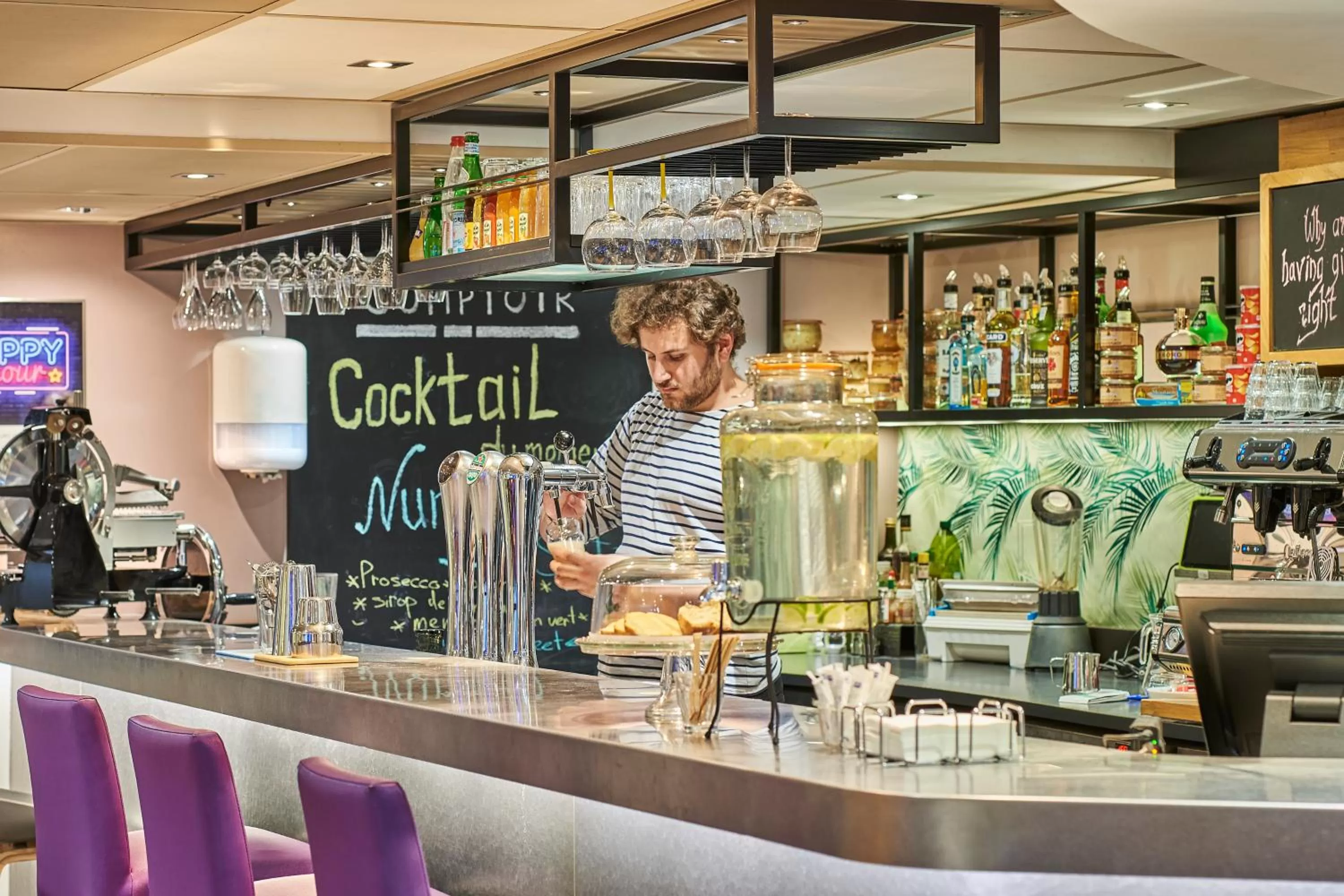 Lounge or bar in Campanile Lyon Centre - Berges du Rhône