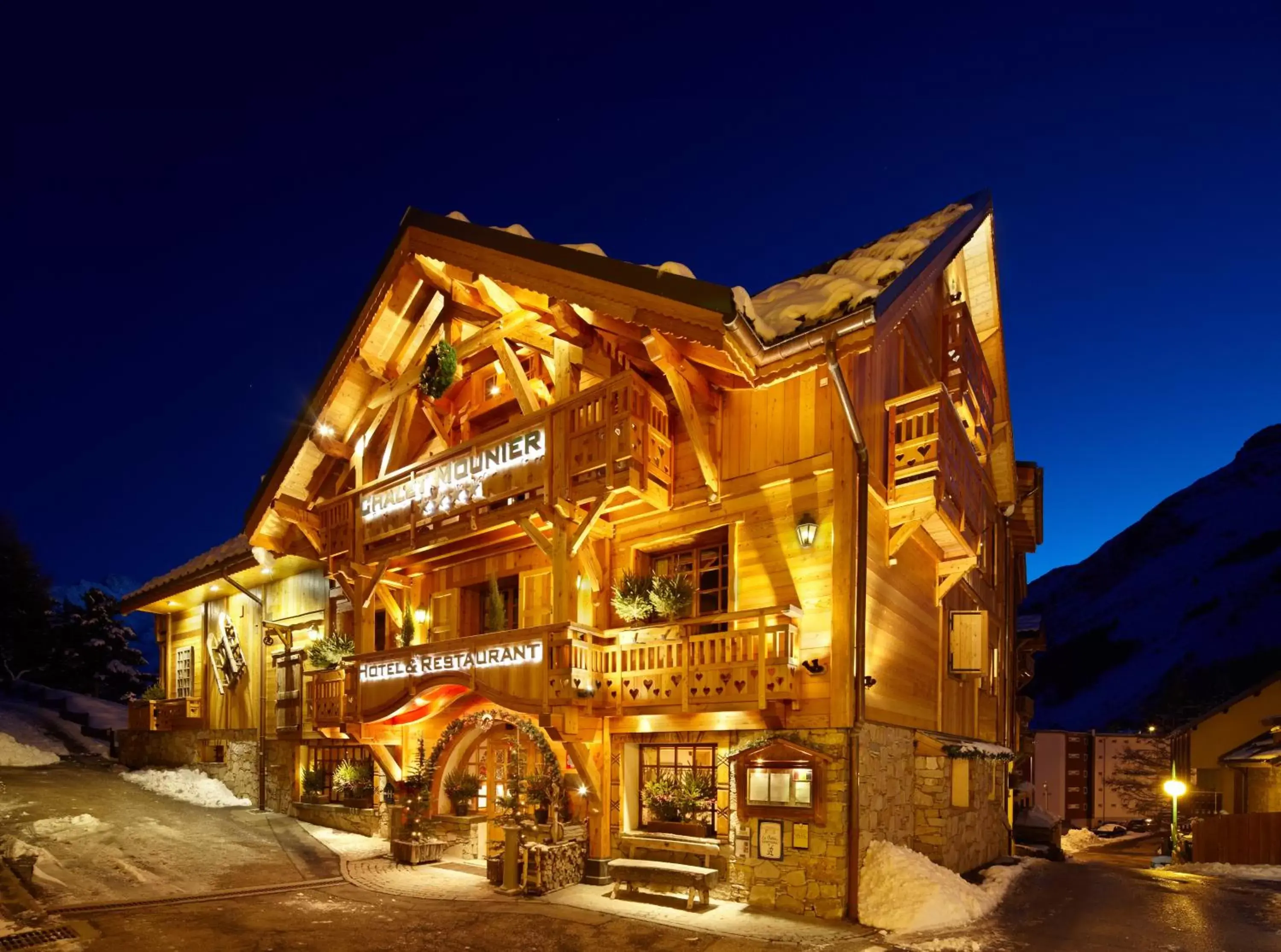 Facade/entrance, Winter in Chalet Mounier