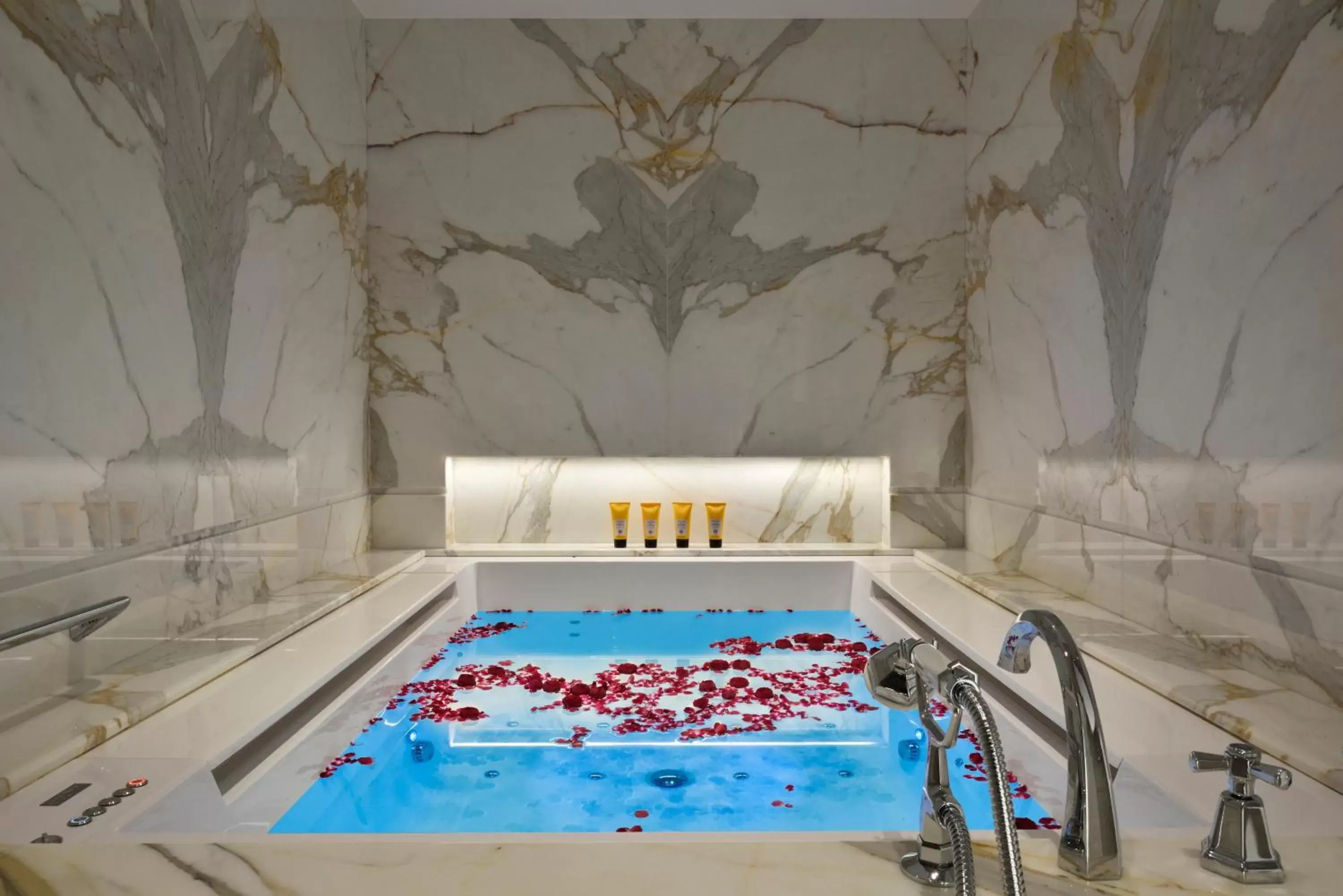 Bathroom in Hotel Splendide Royal - The Leading Hotels of the World