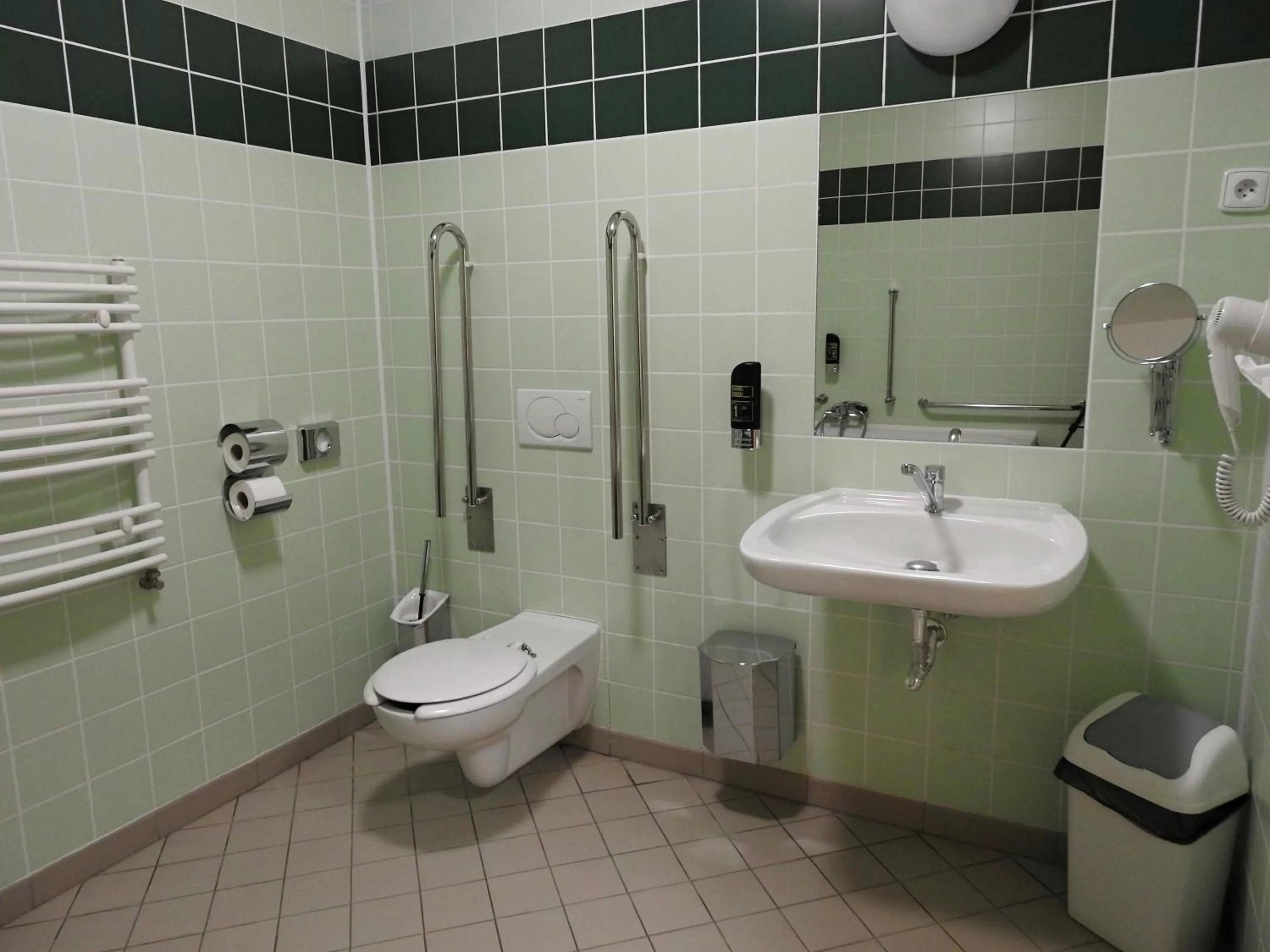 Bathroom in Hotel Emeran