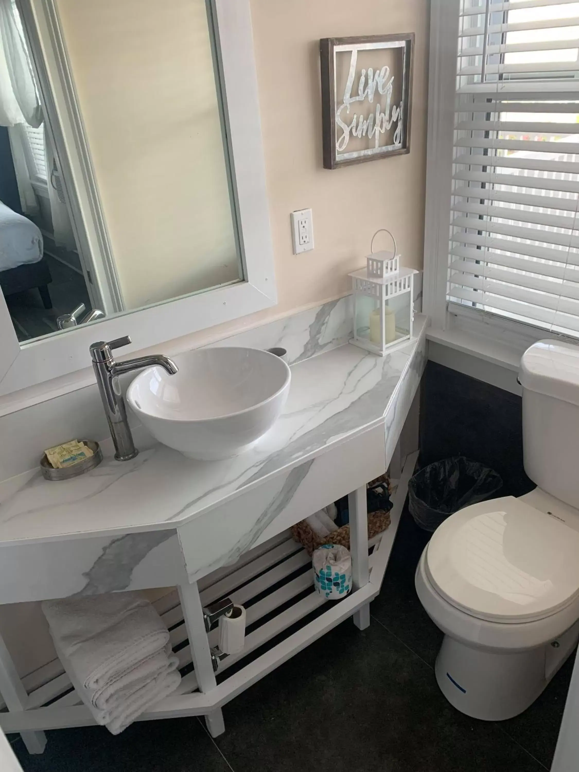 Bathroom in Ocean Manor 1100 Inn