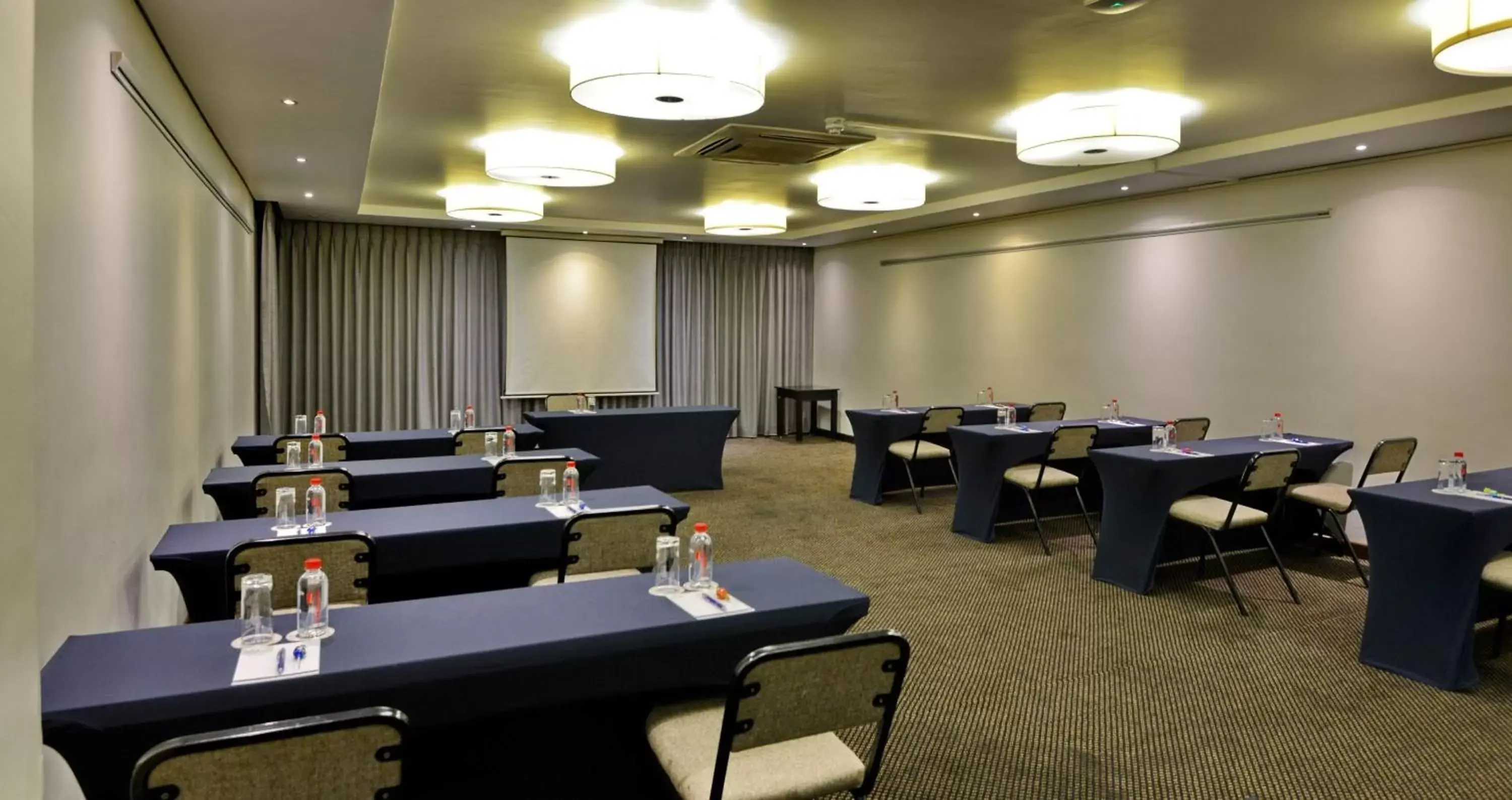 Meeting/conference room in ANEW Hotel Witbank Emalahleni