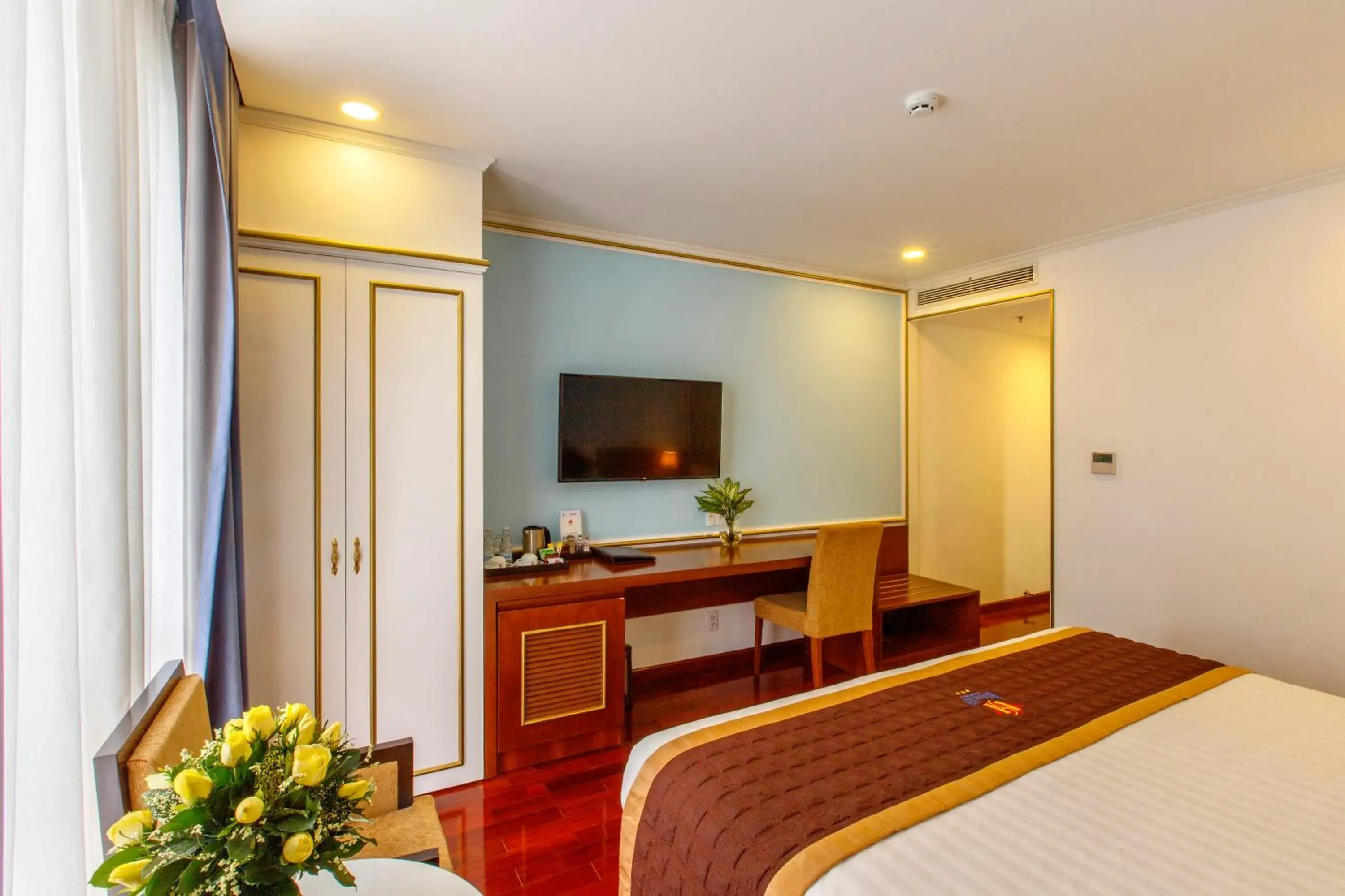 TV/Entertainment Center in Huong Sen Annex Hotel