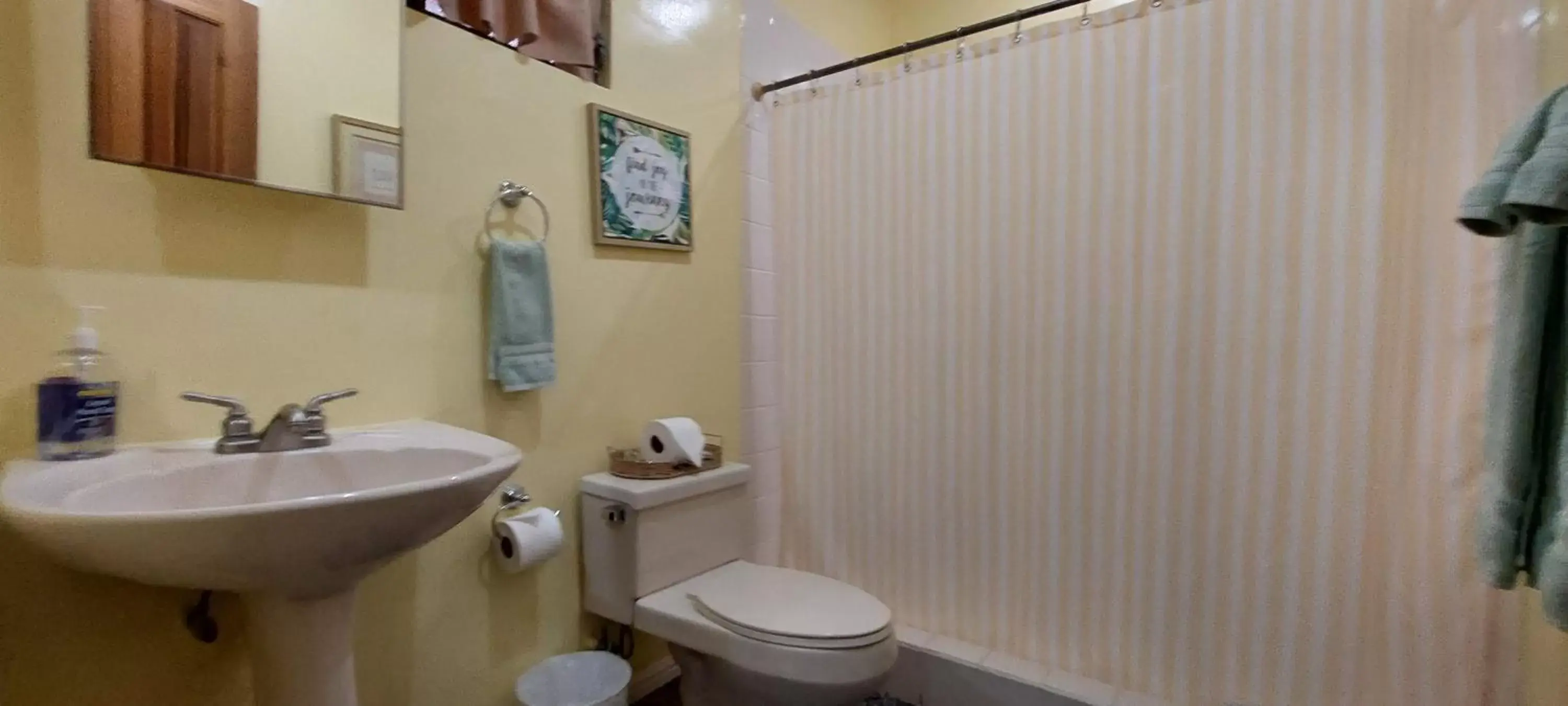 Bathroom in Vista Canyon Inn