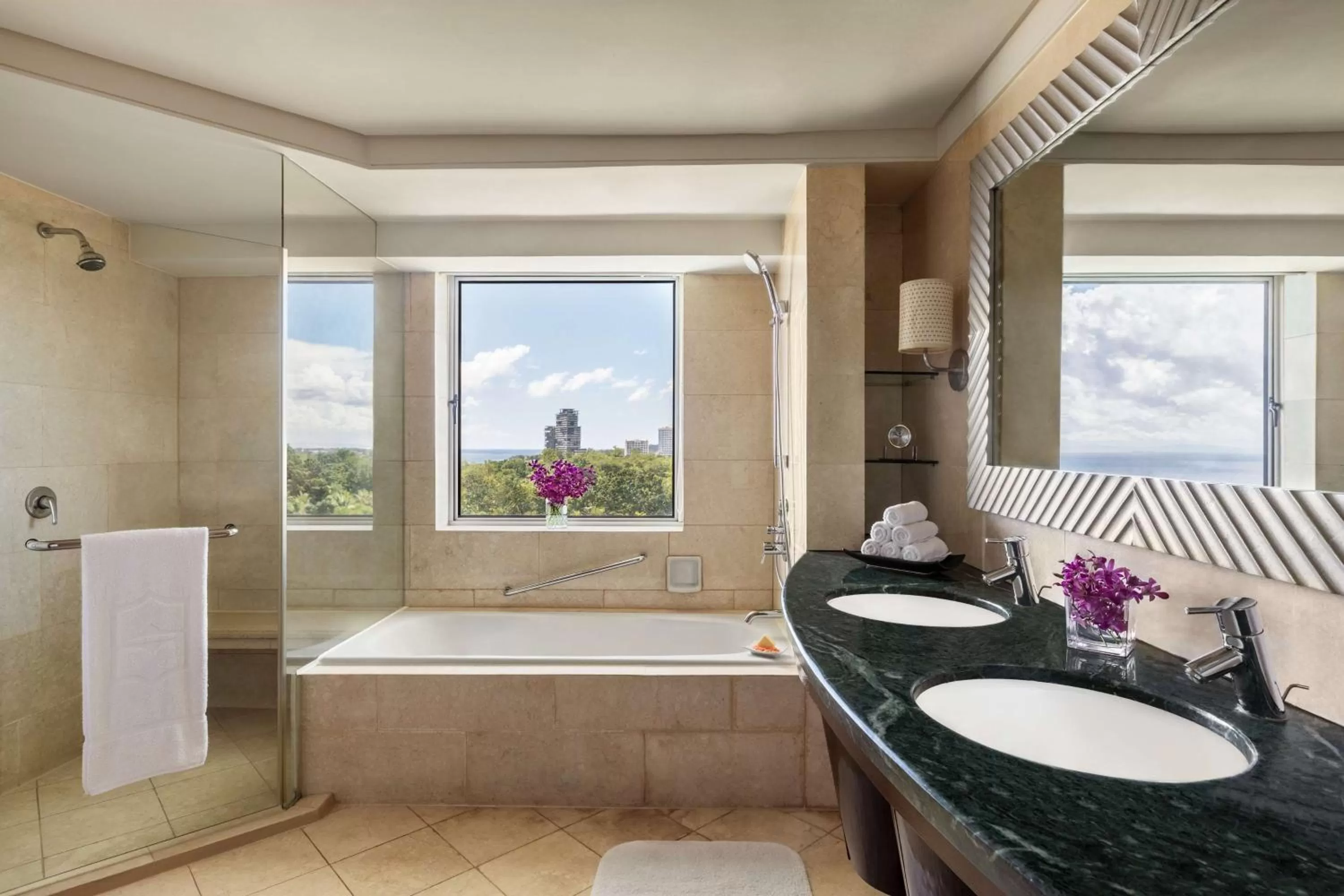 Bathroom in Shangri-La Mactan, Cebu