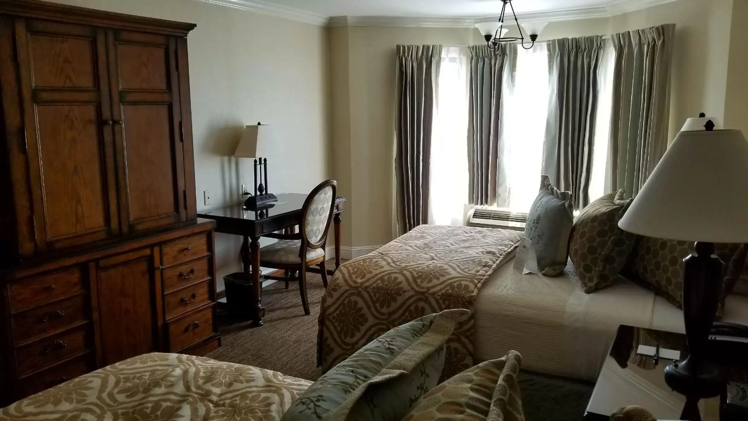 Photo of the whole room, Bed in Chelsea Inn