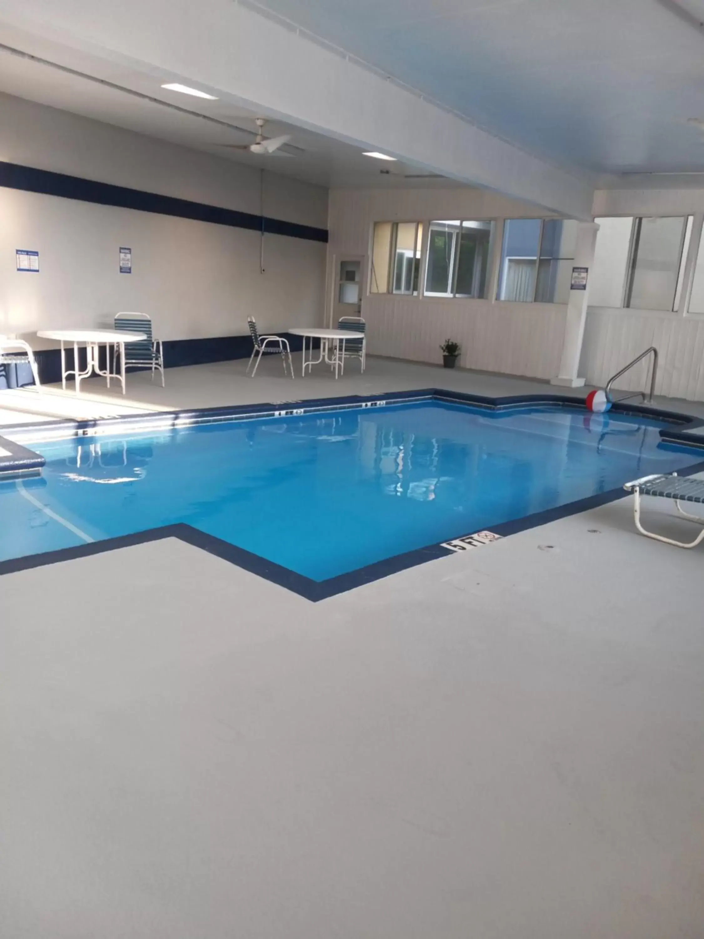 Swimming Pool in Motel 6 Dawsonville GA North GA Premium Outlets