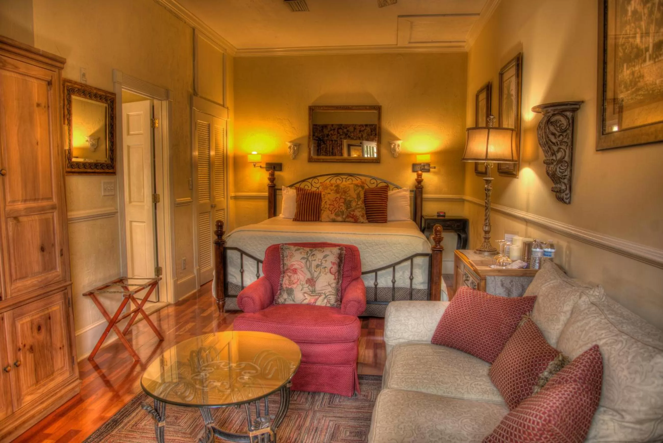 Standard King Room - Casa De Solana in Casa De Solana & Victorian House Bed and Breakfast