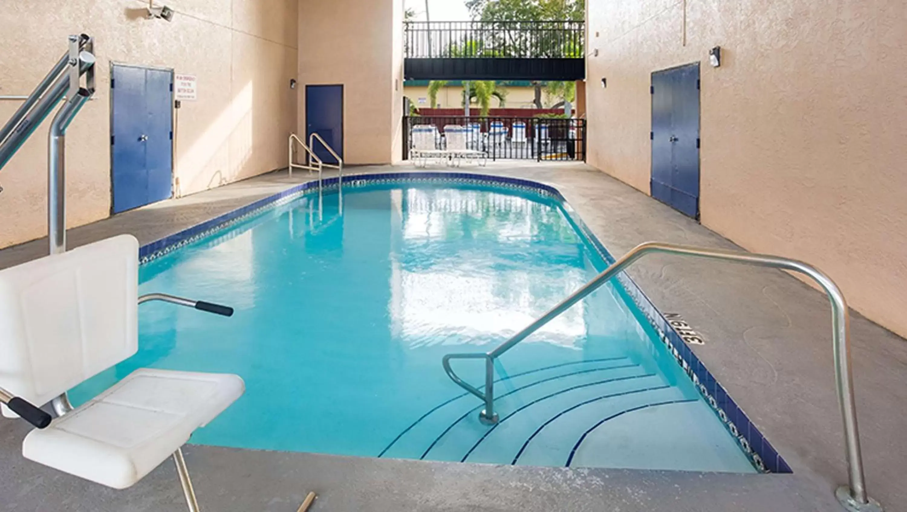 Swimming Pool in Magnuson Hotel Bradenton