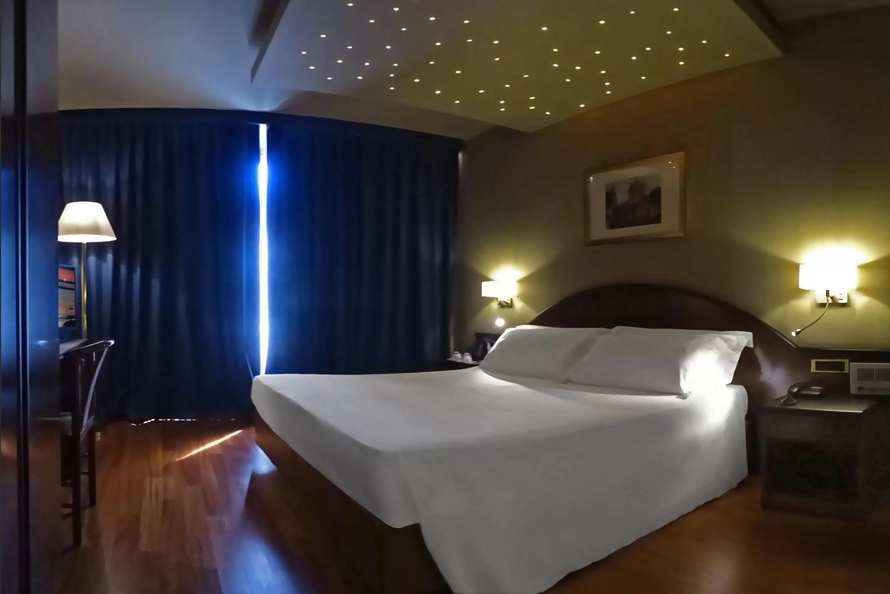 Bedroom, Bed in Hotel Touring