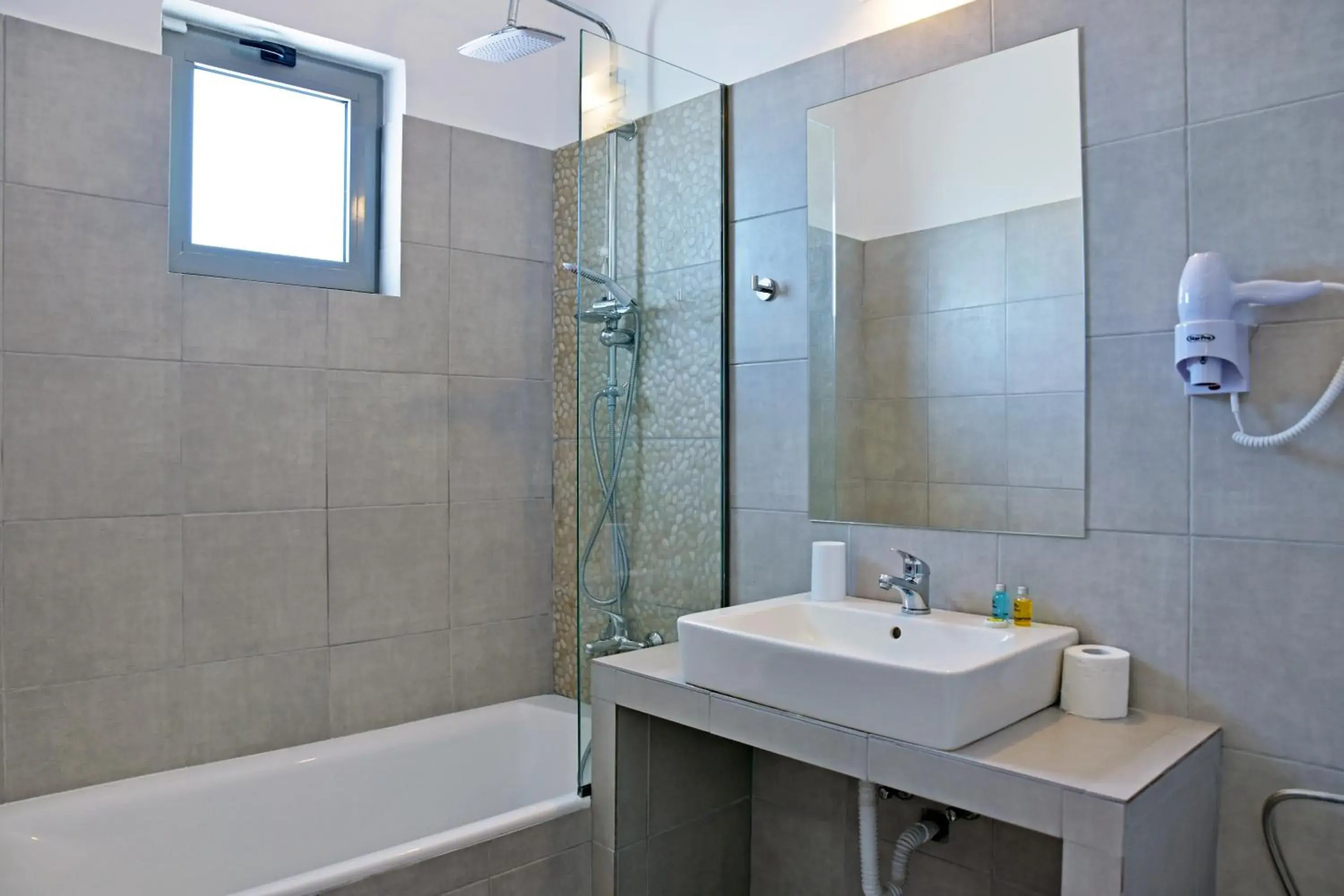 Shower, Bathroom in Hillside Studios & Apartments