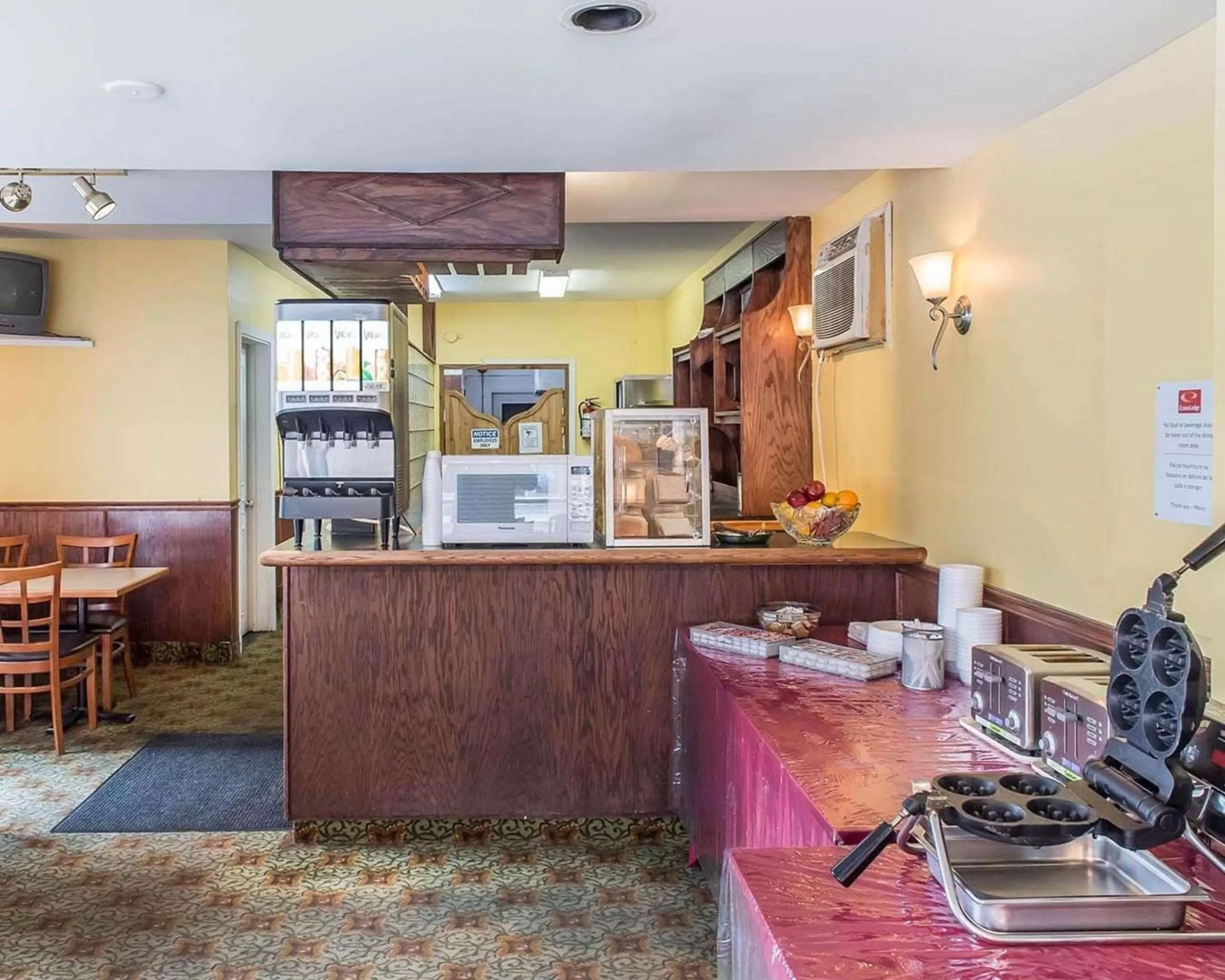 Restaurant/places to eat in Econo Lodge Downtown