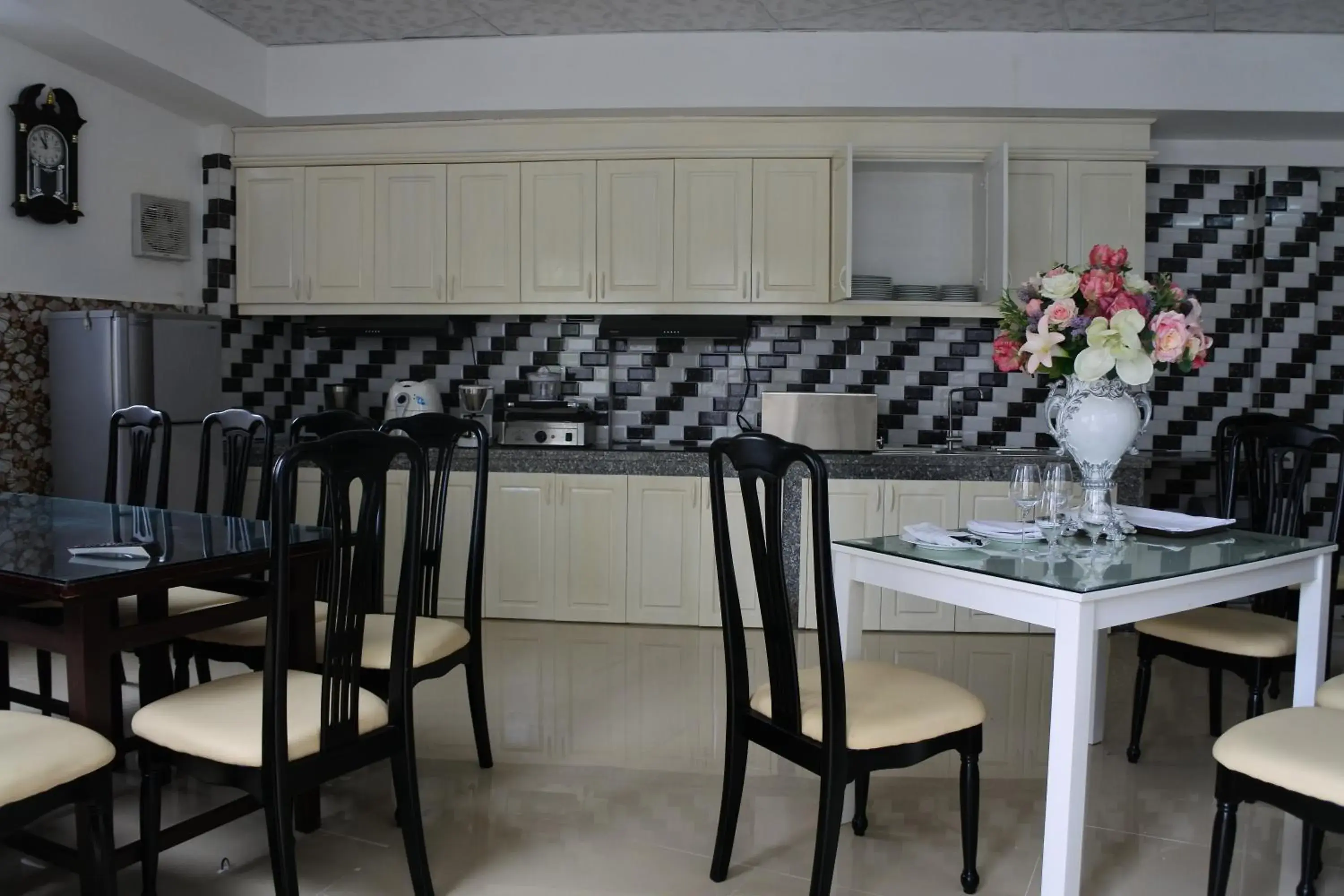 Dining area, Kitchen/Kitchenette in Godiva Villa Phu Quoc