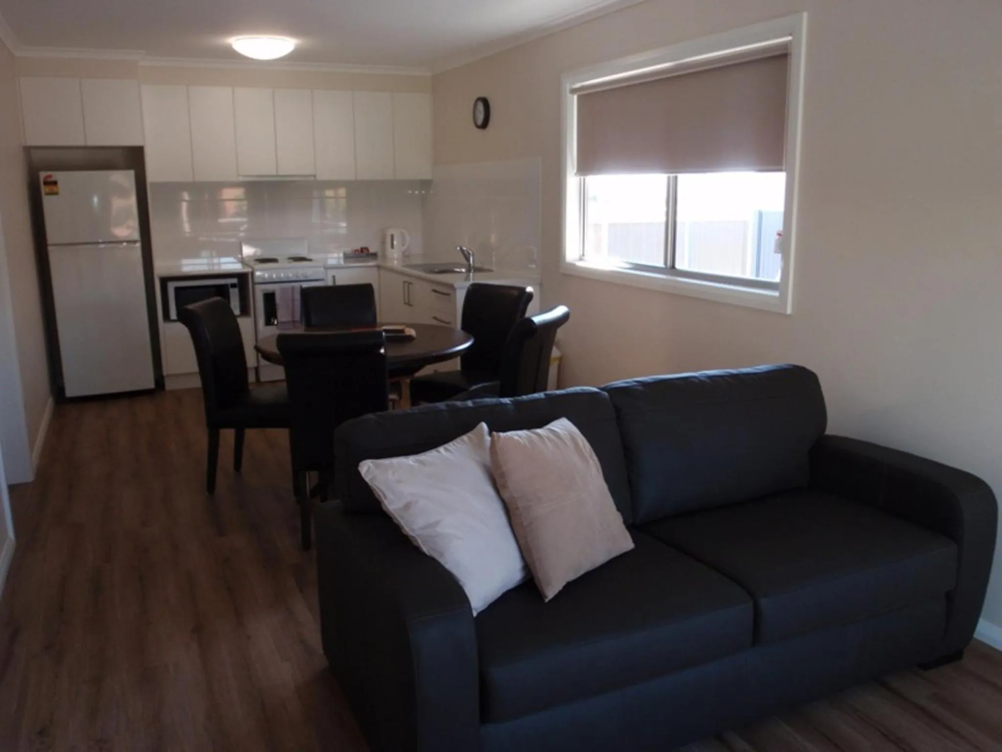 Living room in Ashleigh Court Motor Inn