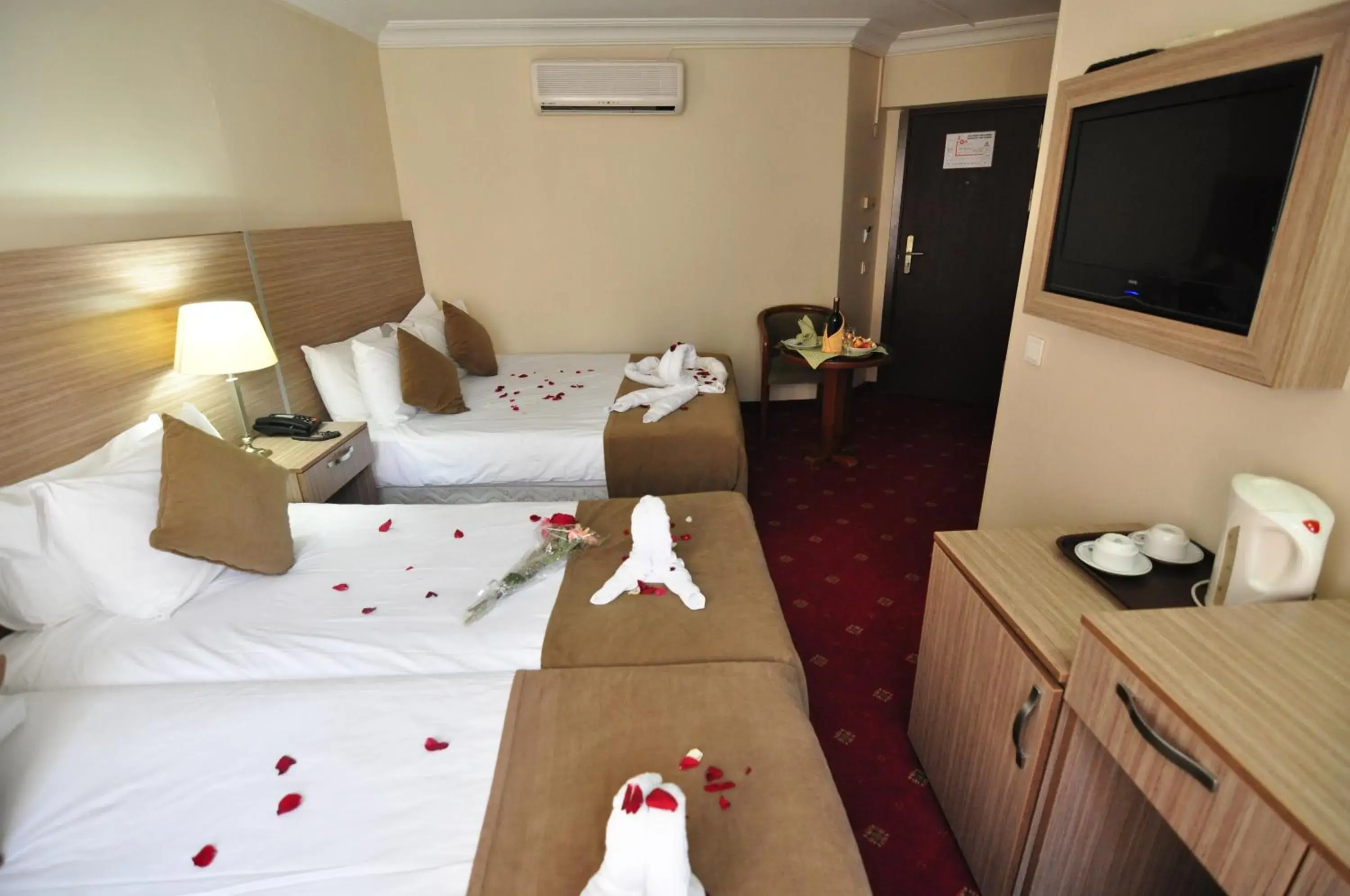 Photo of the whole room, Bed in Hotel Buyuk Sahinler