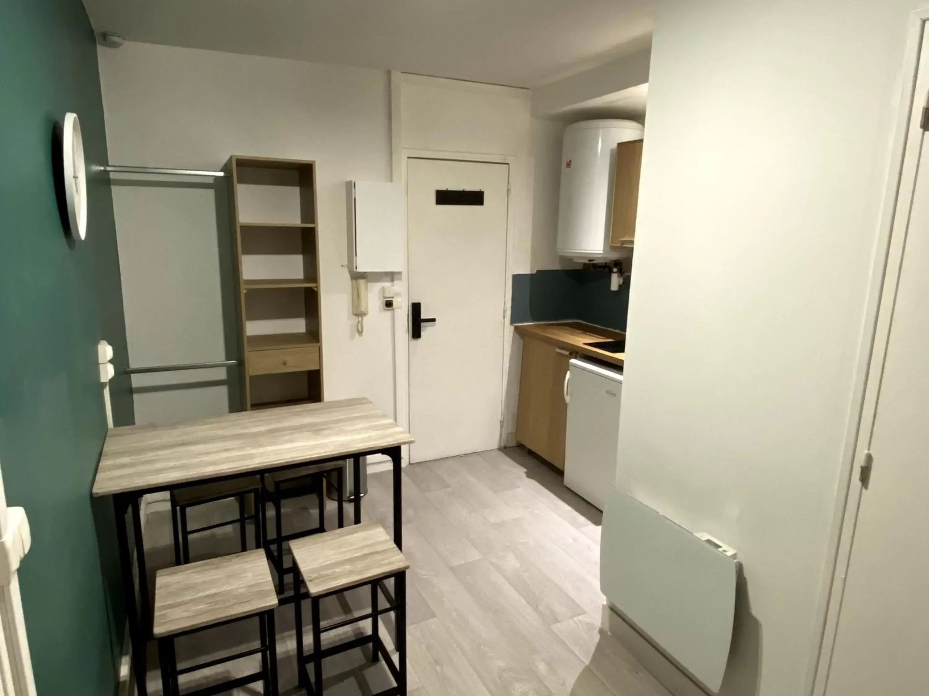 Kitchen or kitchenette, Kitchen/Kitchenette in Lh Rooms Location