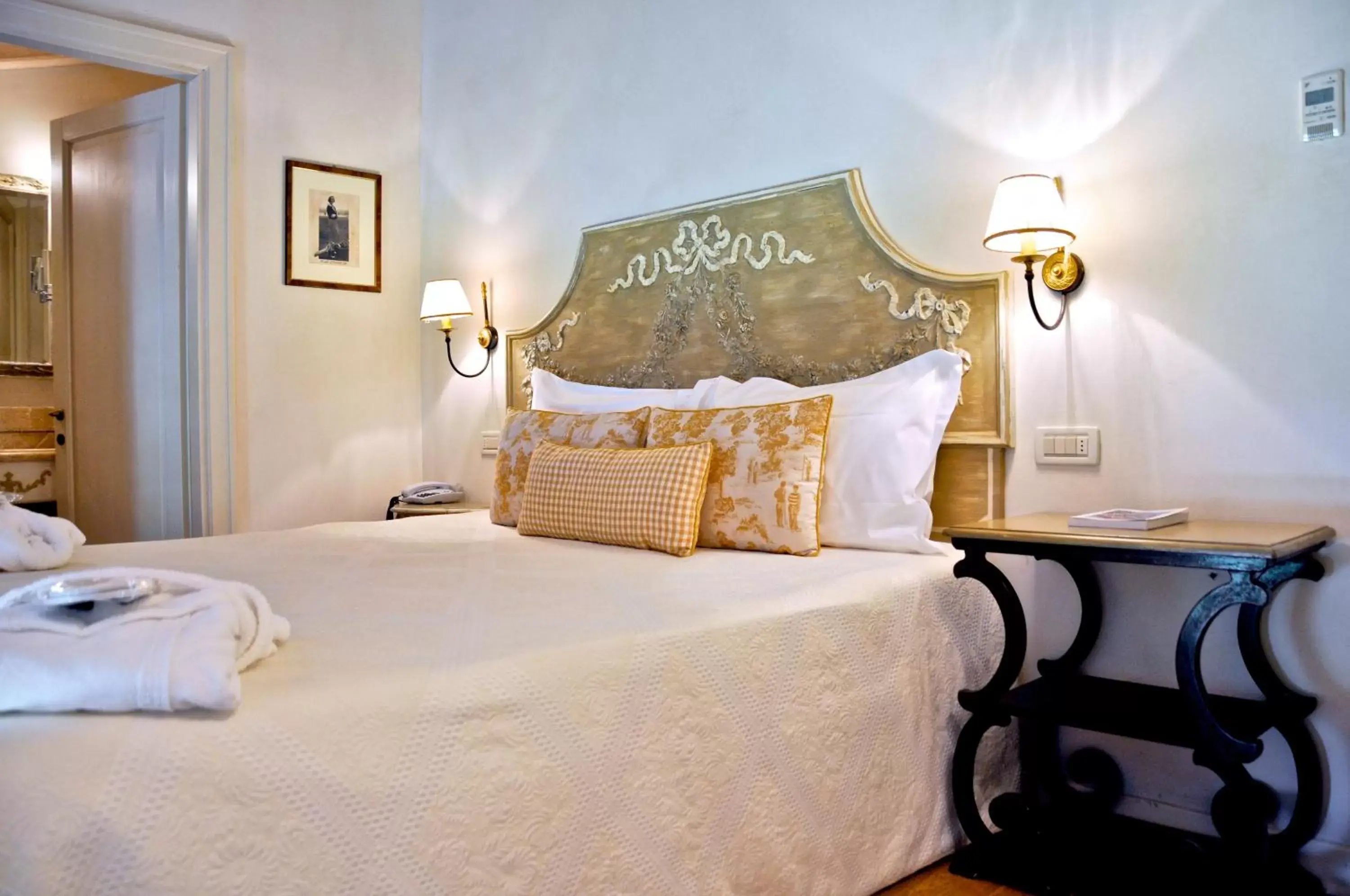 Bed in Chervò Golf Hotel Spa, Resort & Apartment San Vigilio