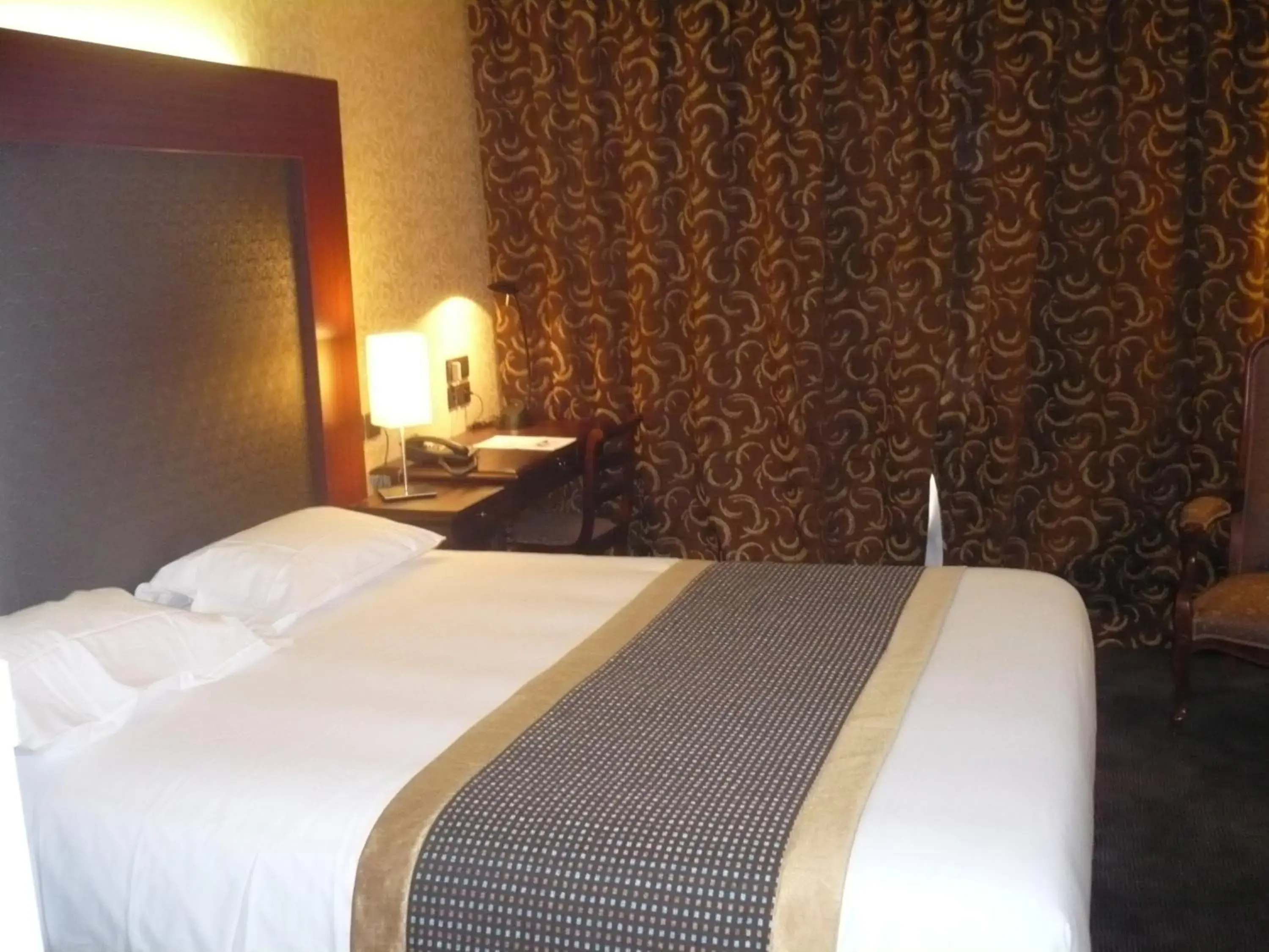 Bed in Hotel De France