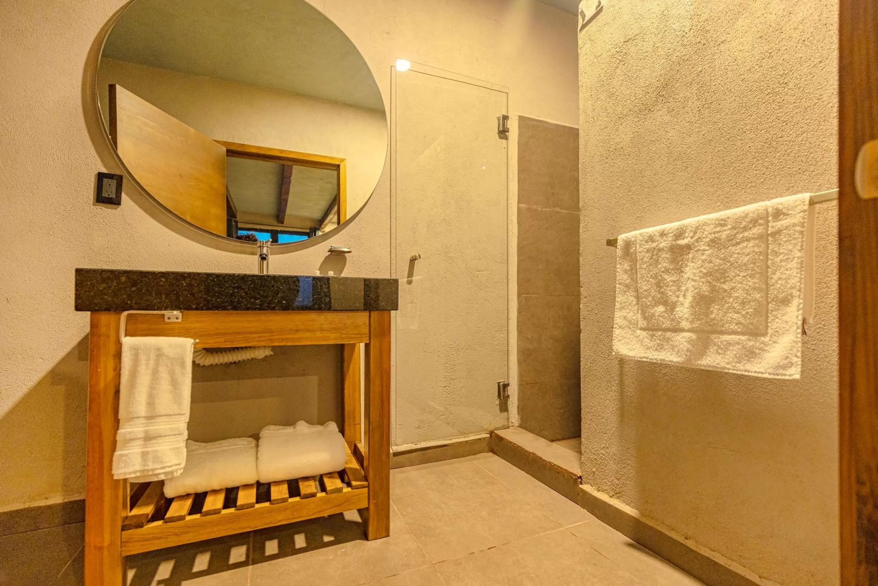 Bathroom, Bed in Casa Lavanda Hotel Boutique