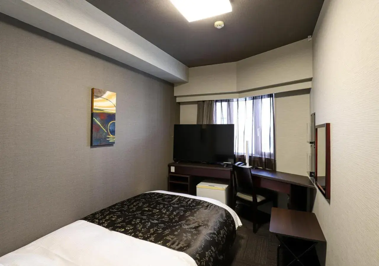 Photo of the whole room, TV/Entertainment Center in APA Hotel Chibachuo Ekimae