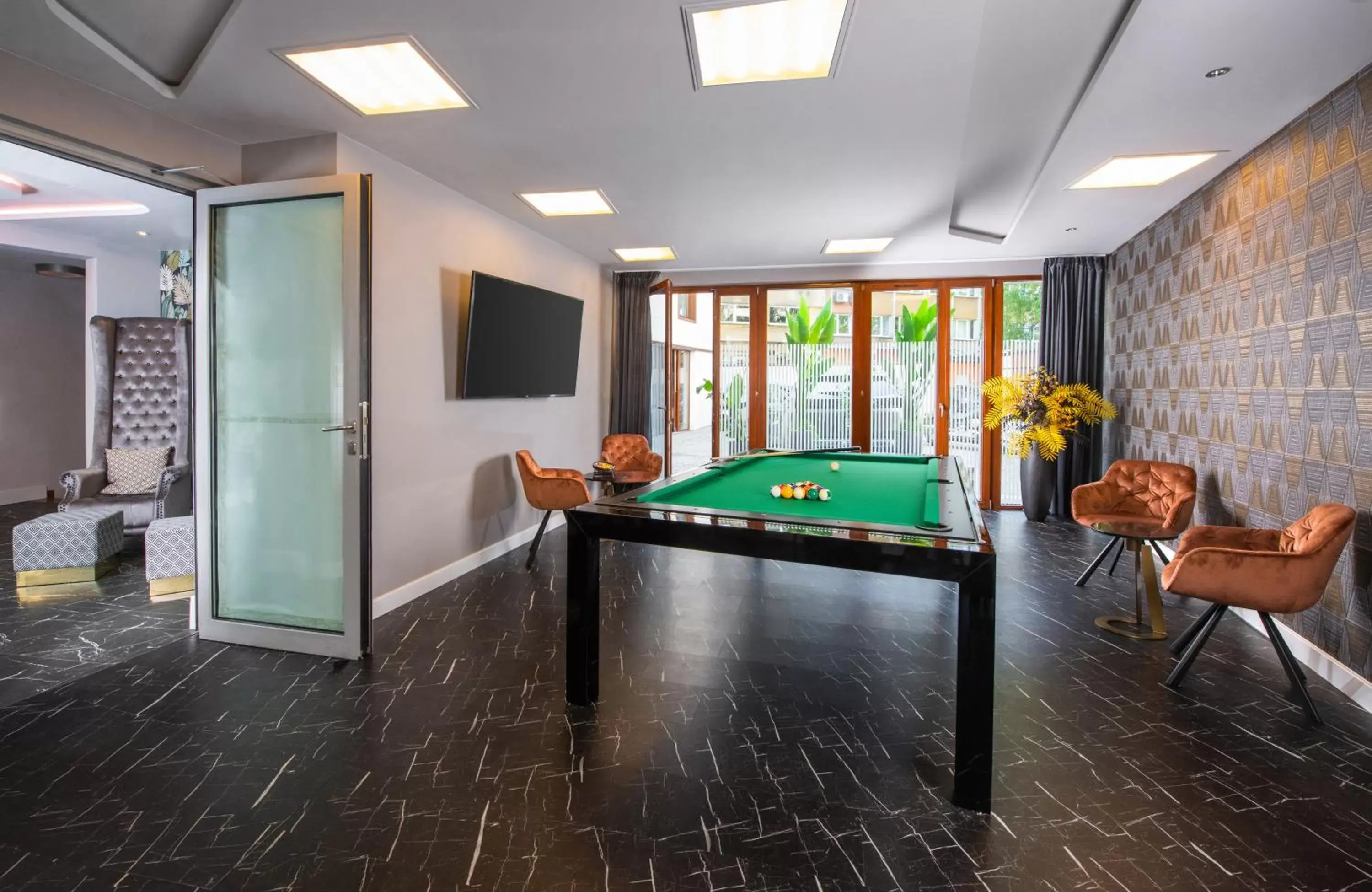 Game Room, Billiards in Leonardo Boutique Hotel Krakow City Center