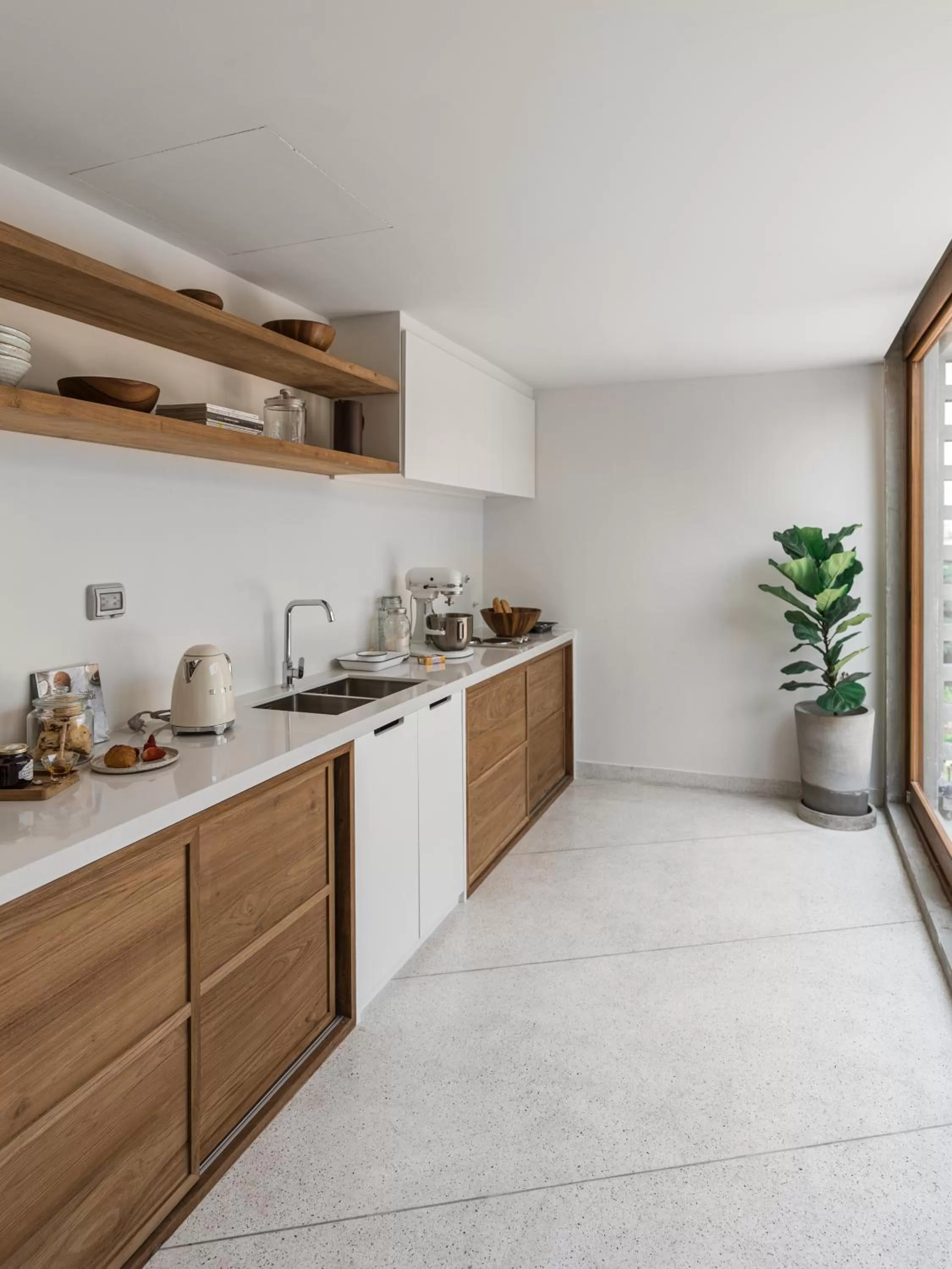 Coffee/tea facilities in The Earth Hotel