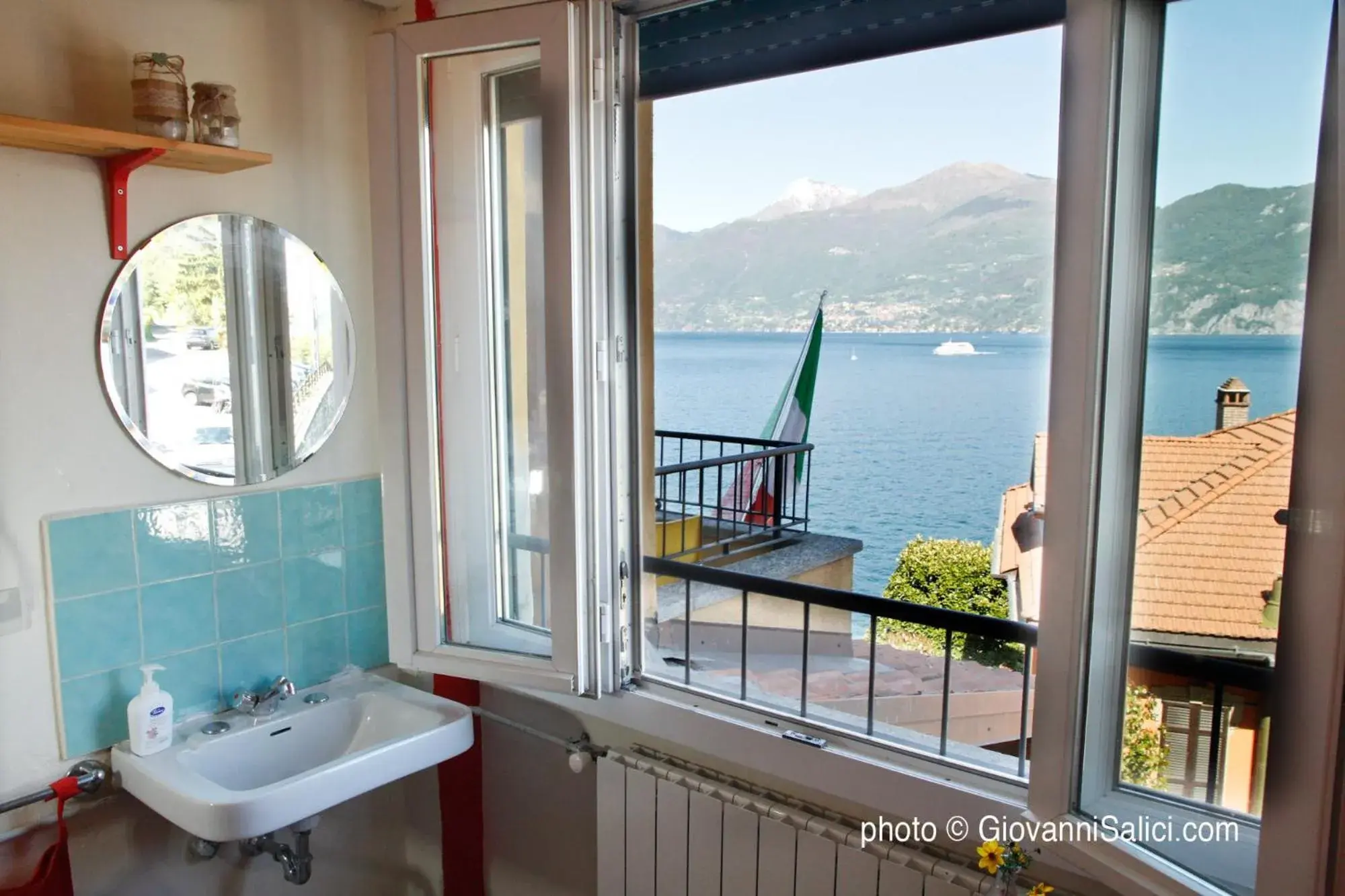 Bathroom in Lake Como Hostel