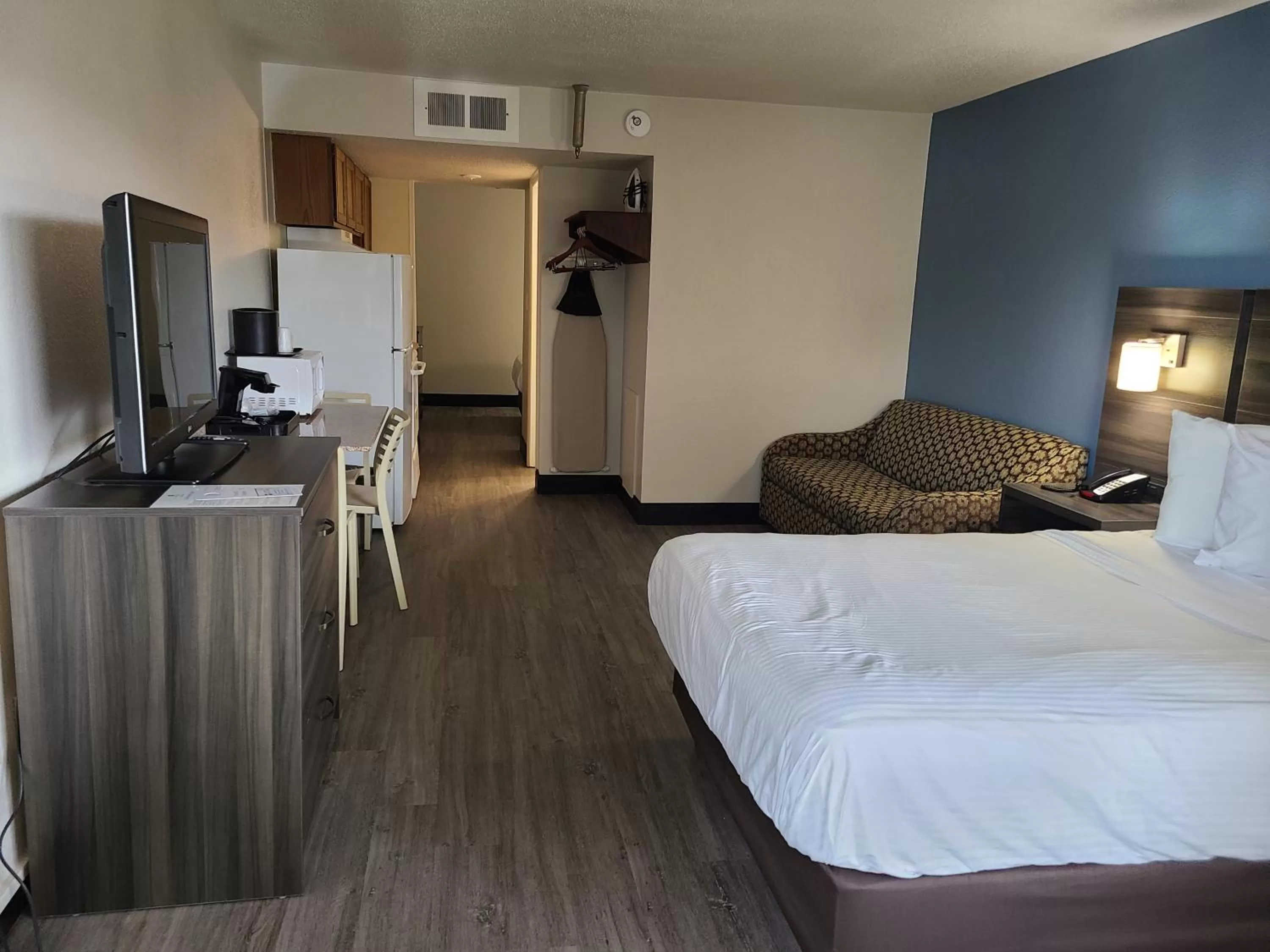 Bedroom, Bed in SureStay Hotel by Best Western Virginia Beach Royal Clipper