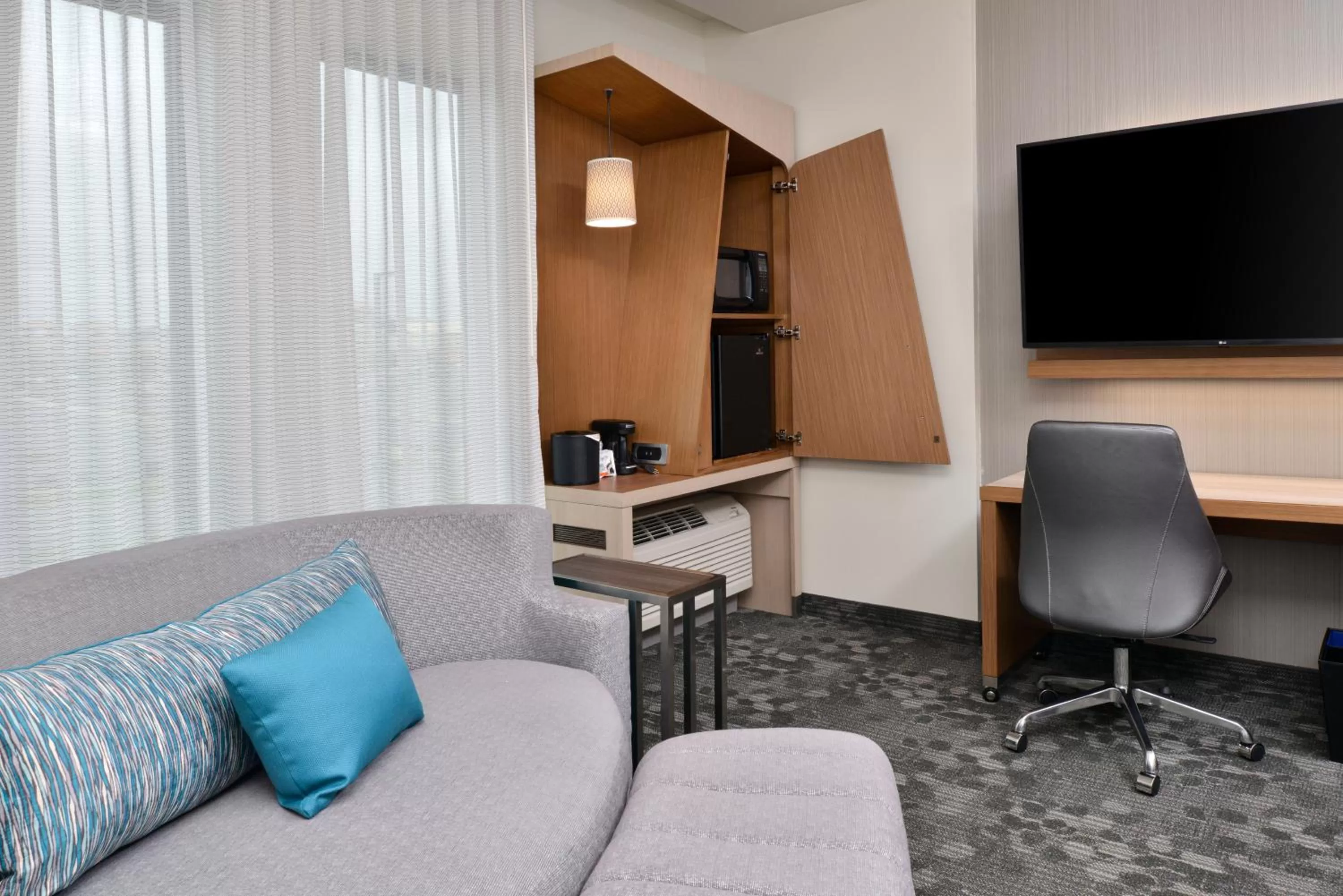 Guests in Courtyard Charlotte Steele Creek