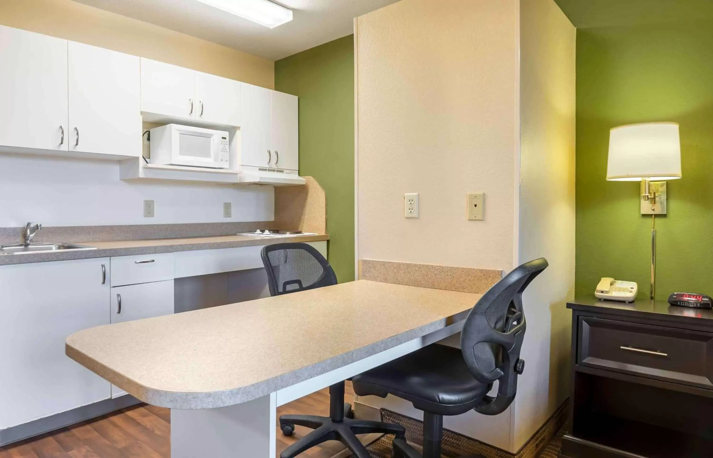 Bedroom, Kitchen/Kitchenette in Extended Stay America Suites - Rochester - Henrietta