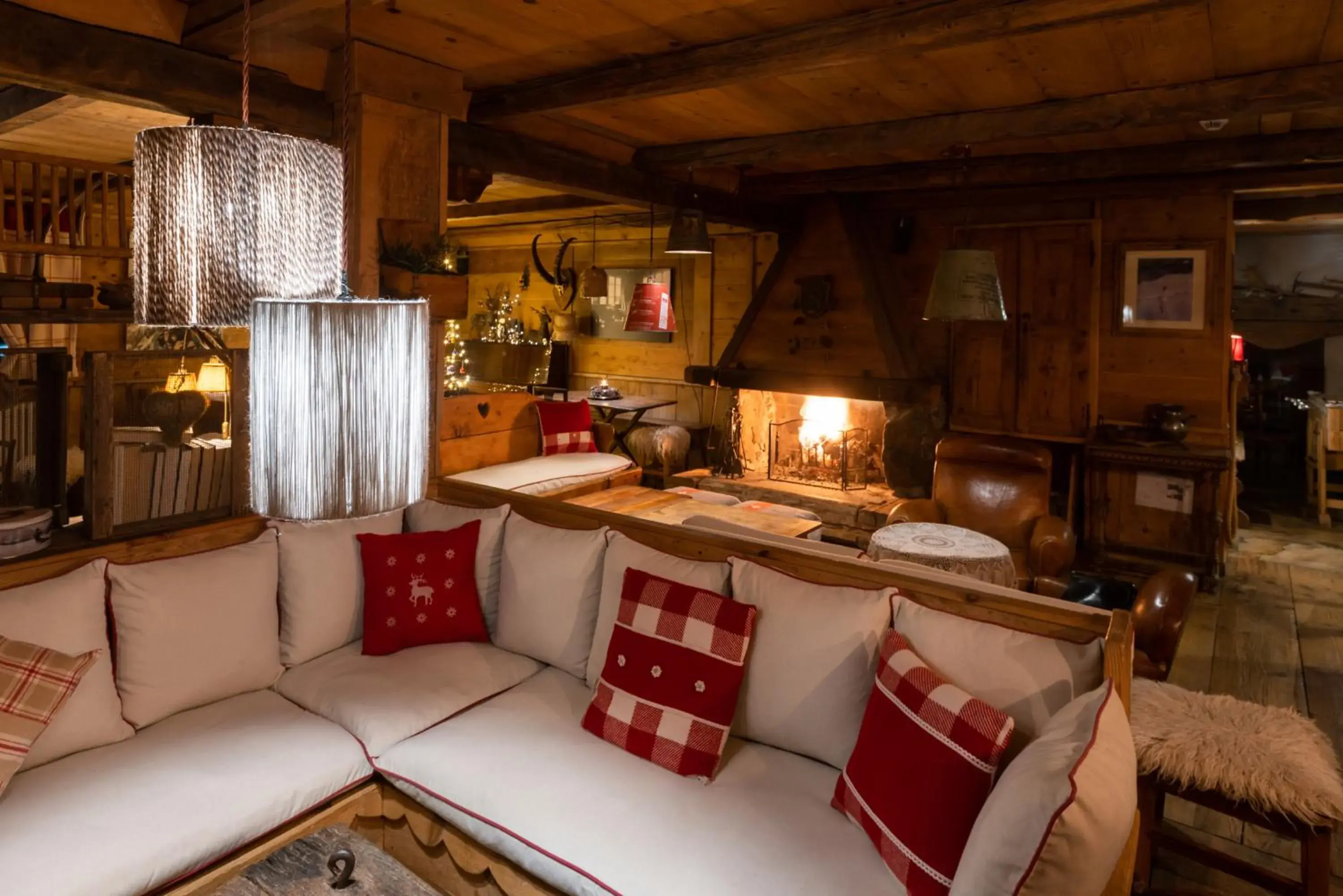 Lounge or bar, Seating Area in Hotel Chalet Svizzero