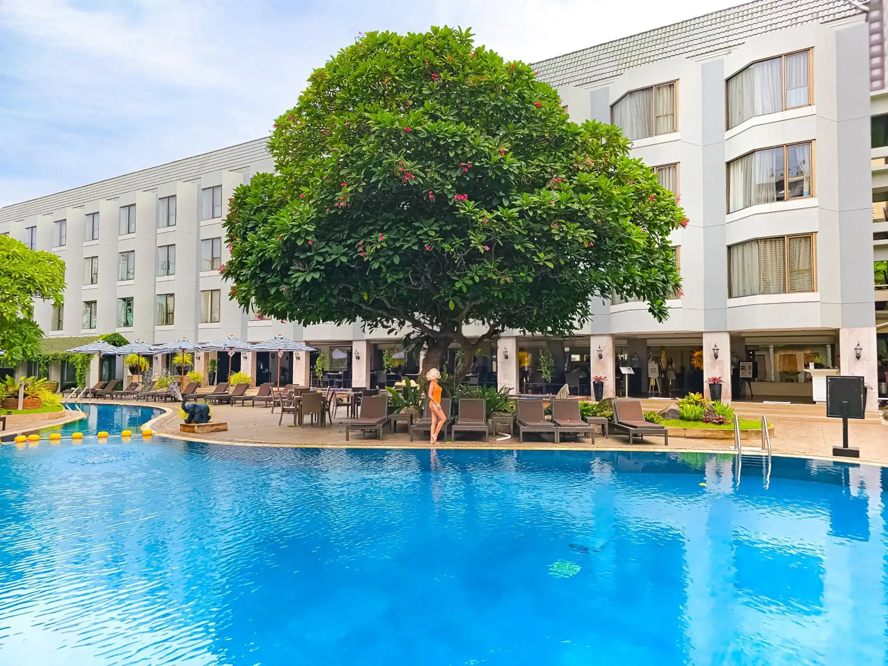 Swimming Pool in The Bayview Hotel Pattaya
