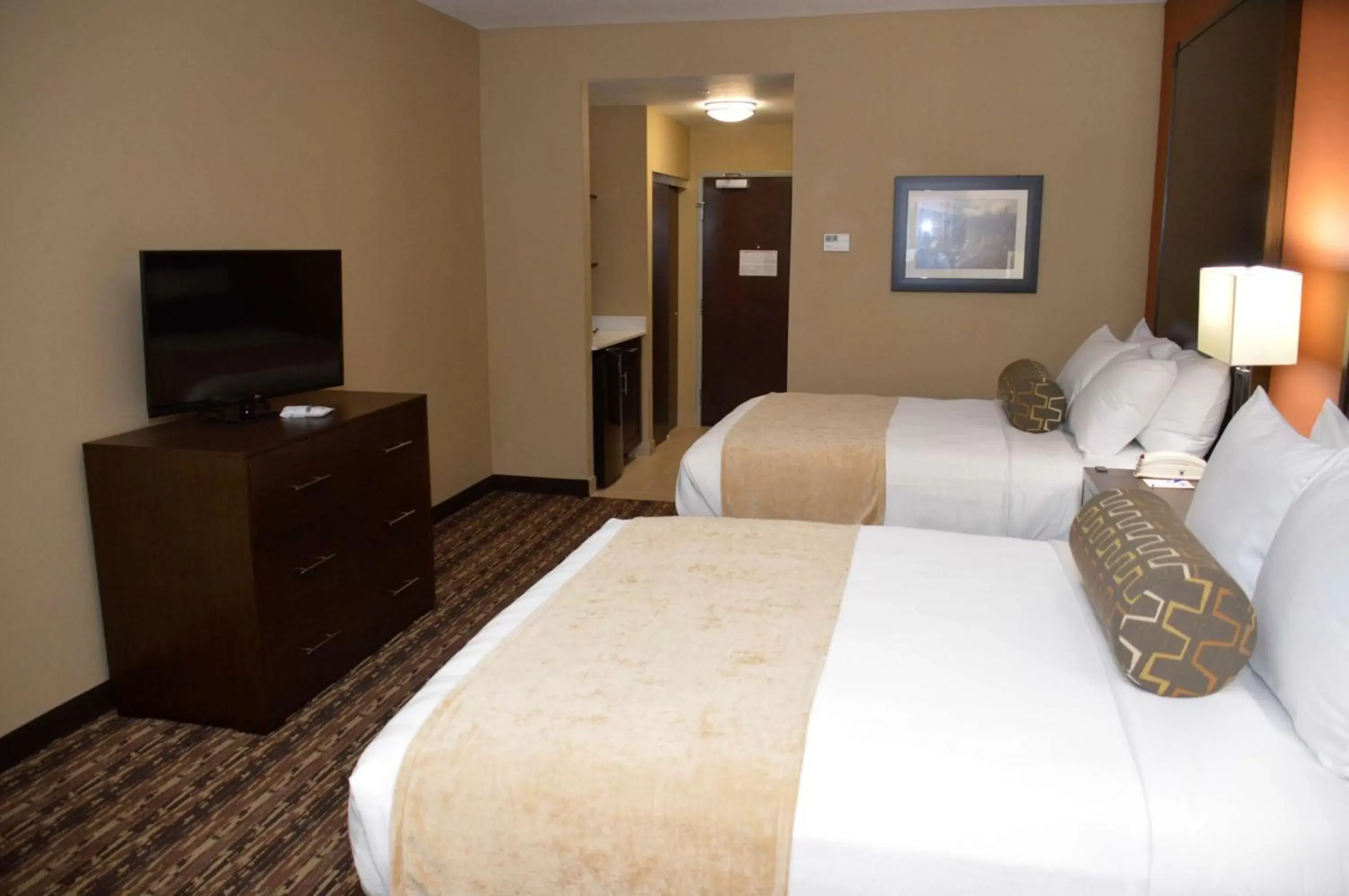 Photo of the whole room, Bed in Best Western Plus Elmendorf Hotel