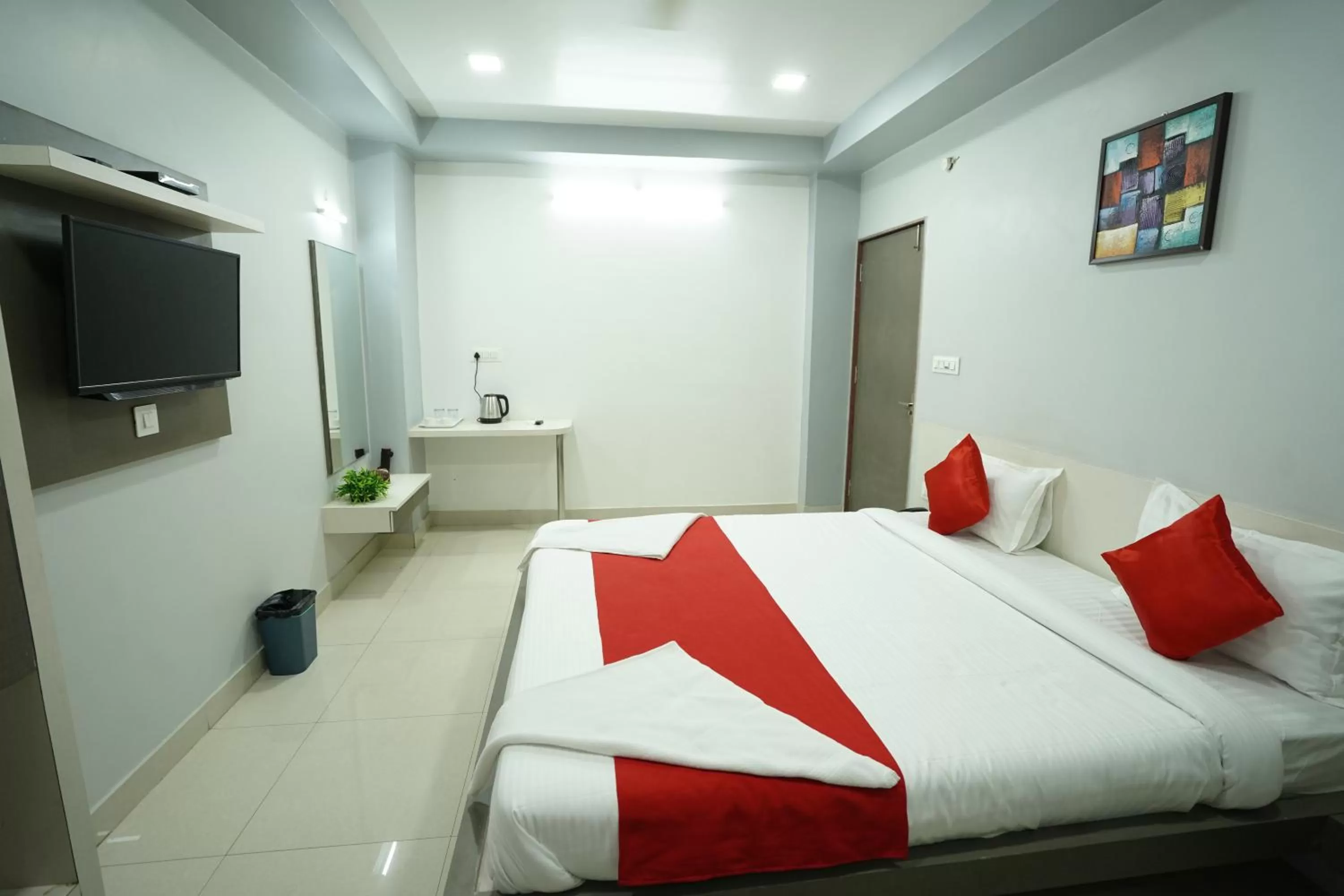 Bed in Hotel Silver Cloud